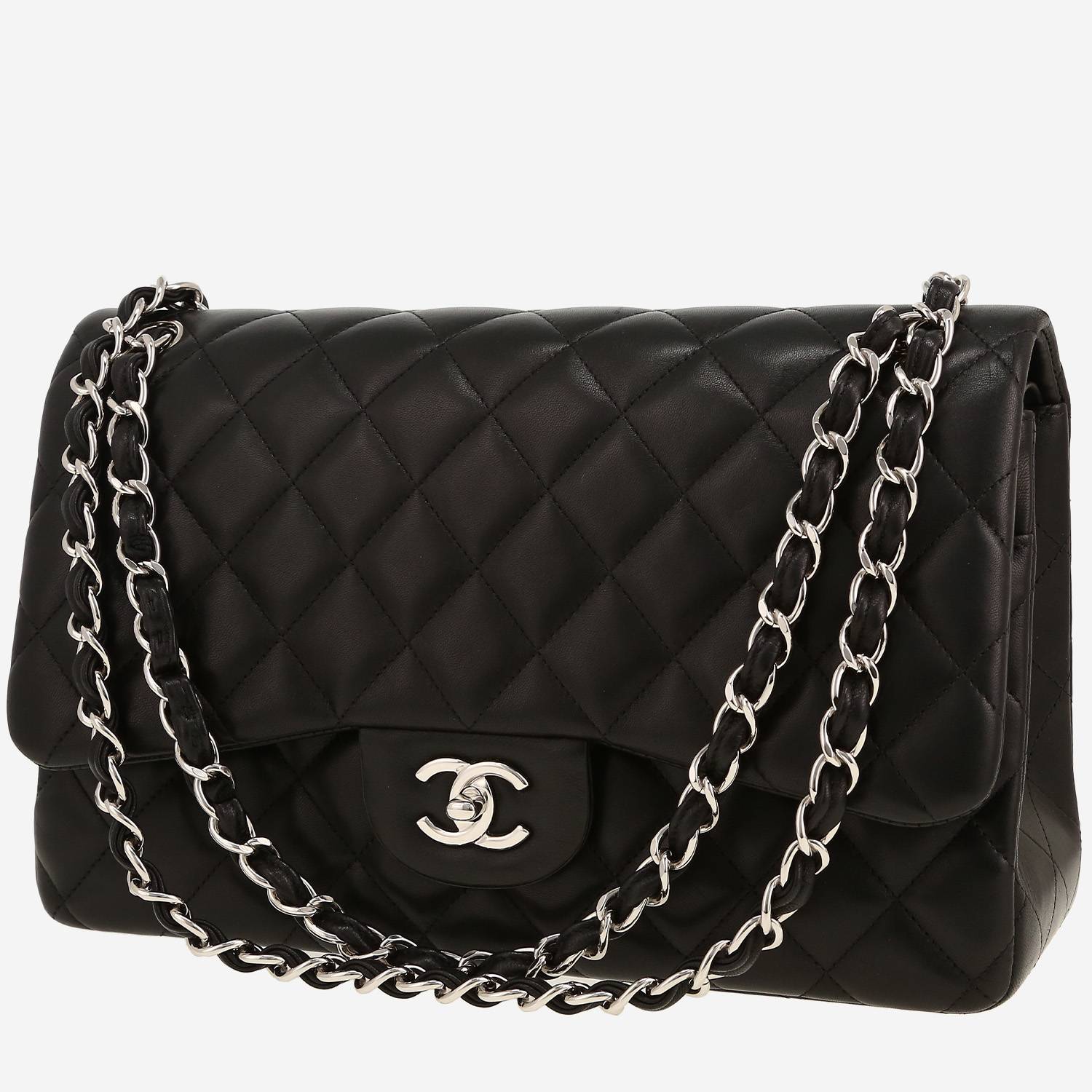 Chanel  Timeless Jumbo shoulder bag  in black quilted leather