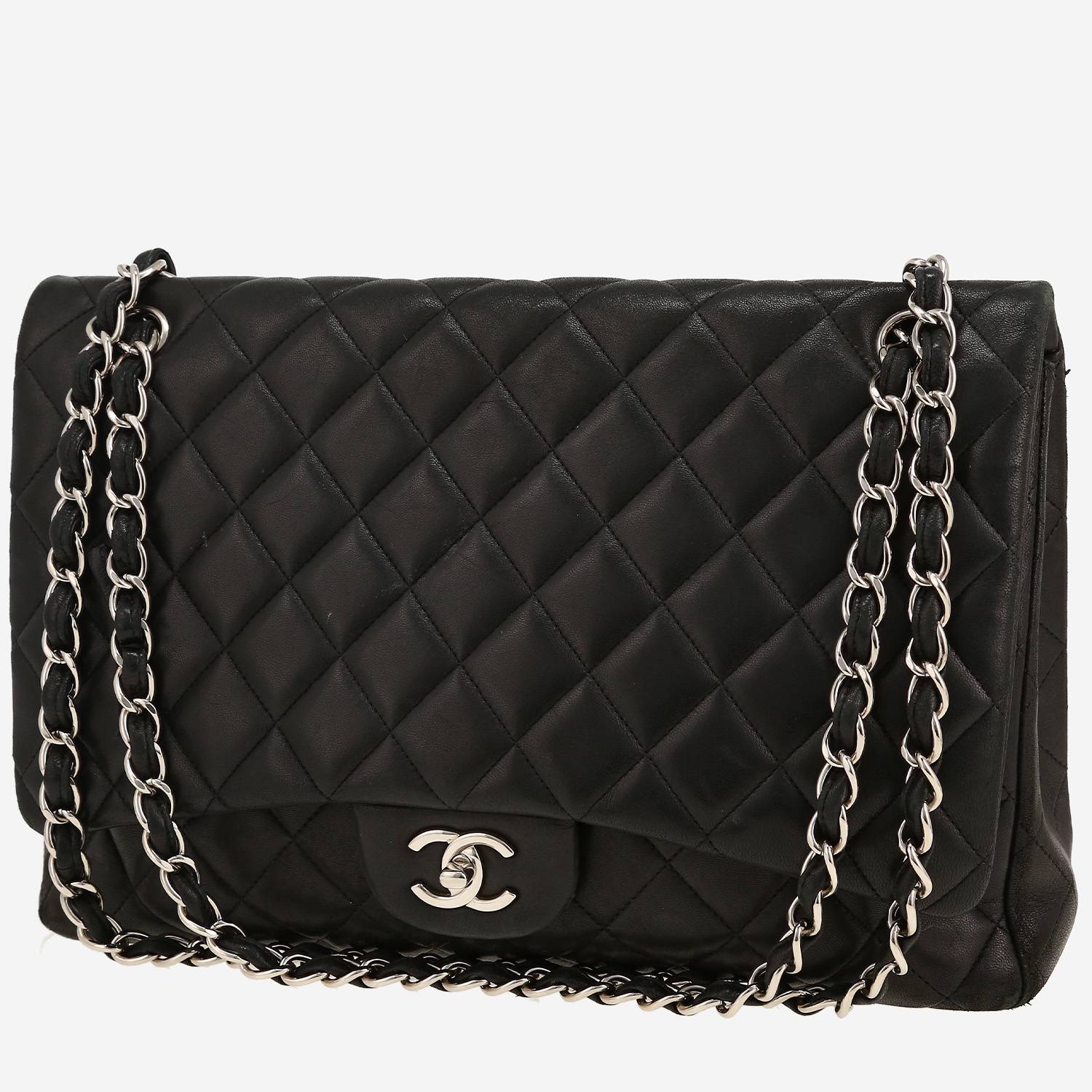 Chanel  Timeless Maxi Jumbo shoulder bag  in black quilted leather