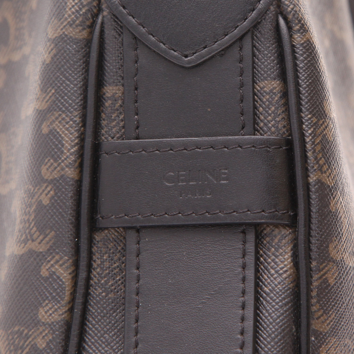 Borsa a tracolla Celine  Romy in tela "Triomphe" marrone e pelle nera - Detail D2