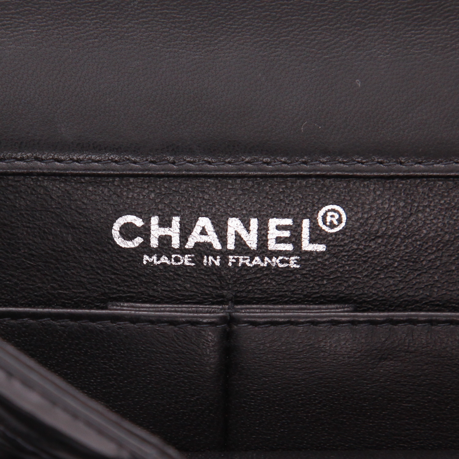Chanel   handbag  in black patent leather - Detail D2