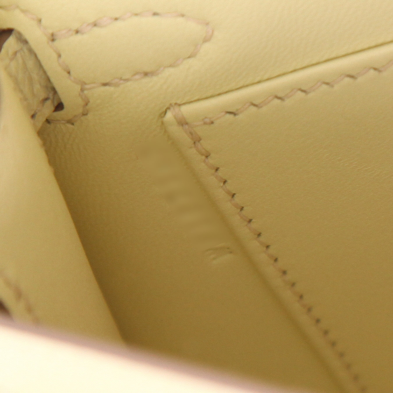 Hermès  Kelly 20 cm shoulder bag  in Jaune Milton epsom leather - Detail D4
