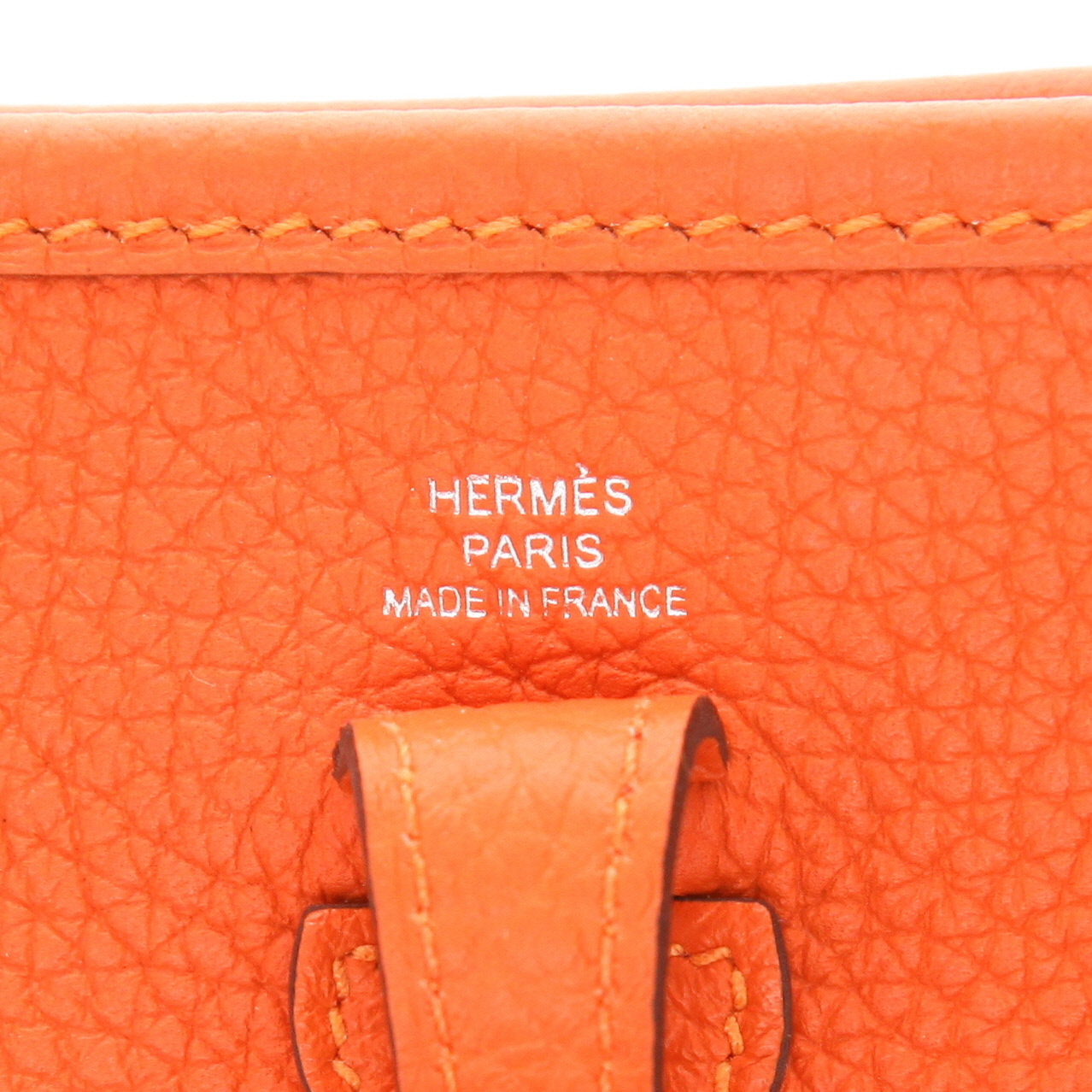 Bolso bandolera Hermès  Mini Evelyne en cuero taurillon clémence naranja - Detail D2