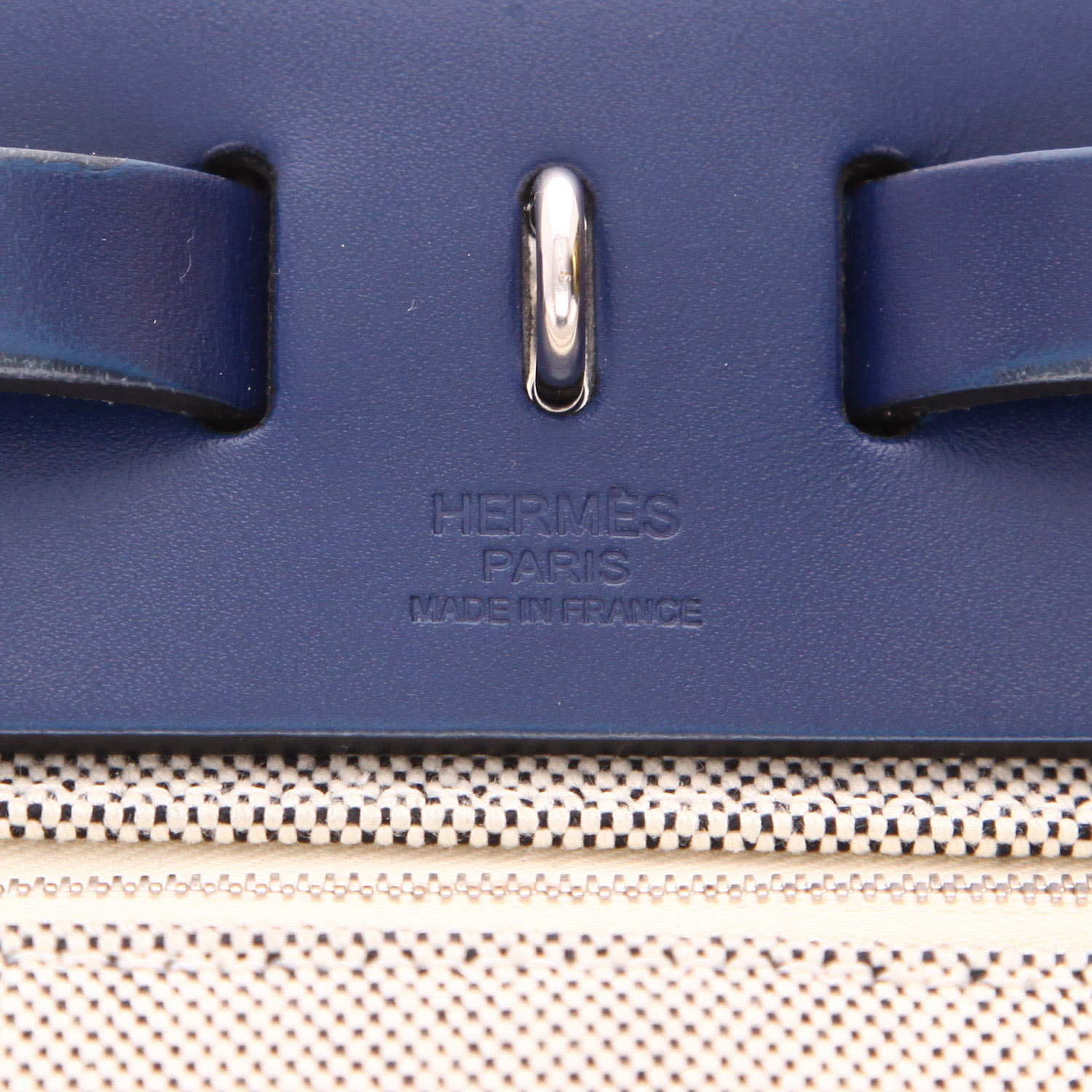 Sac porté épaule ou main Hermès  Herbag en toile grise et cuir bleu-marine - Detail D2