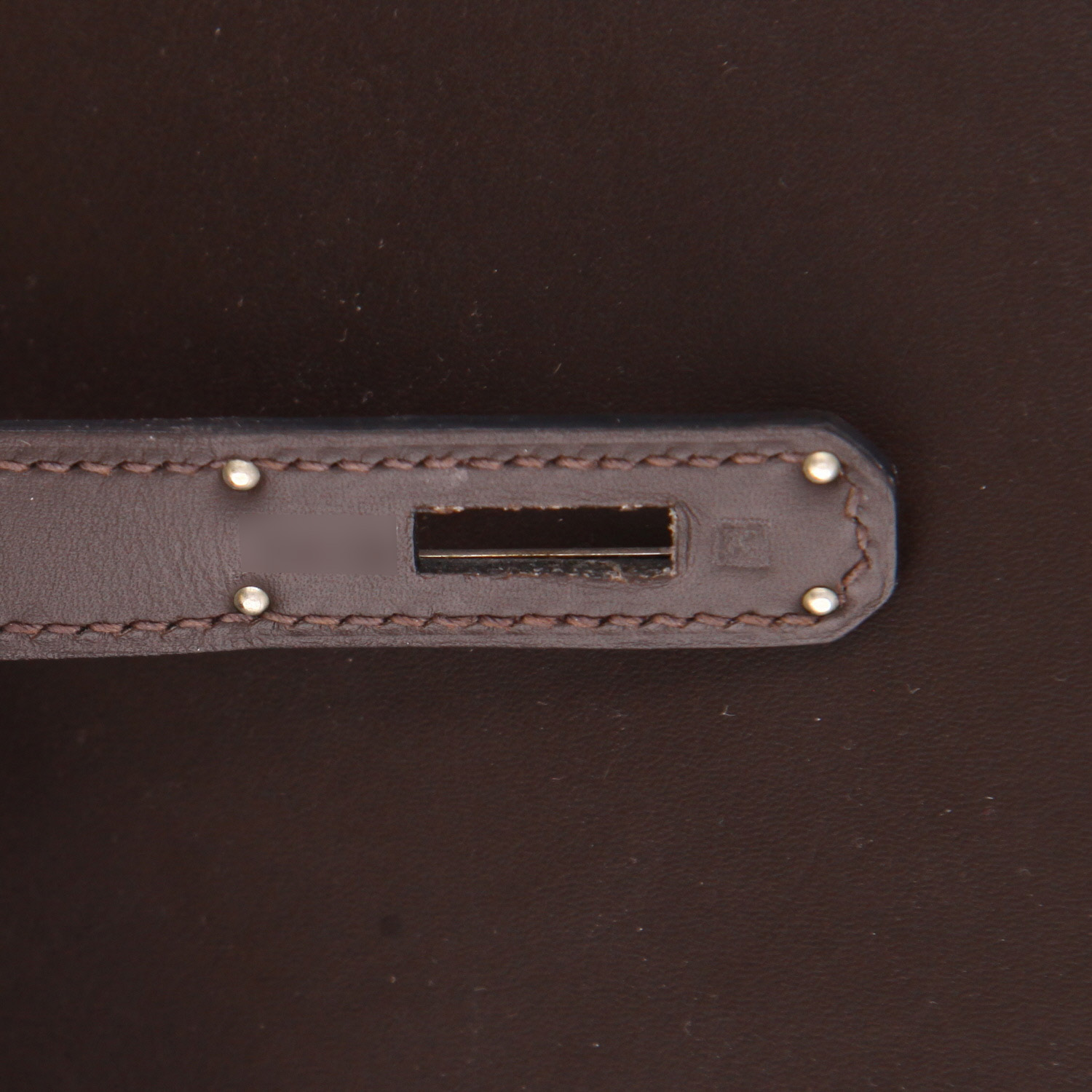 Hermès  Kelly 28 cm handbag  in brown box leather - Detail D4