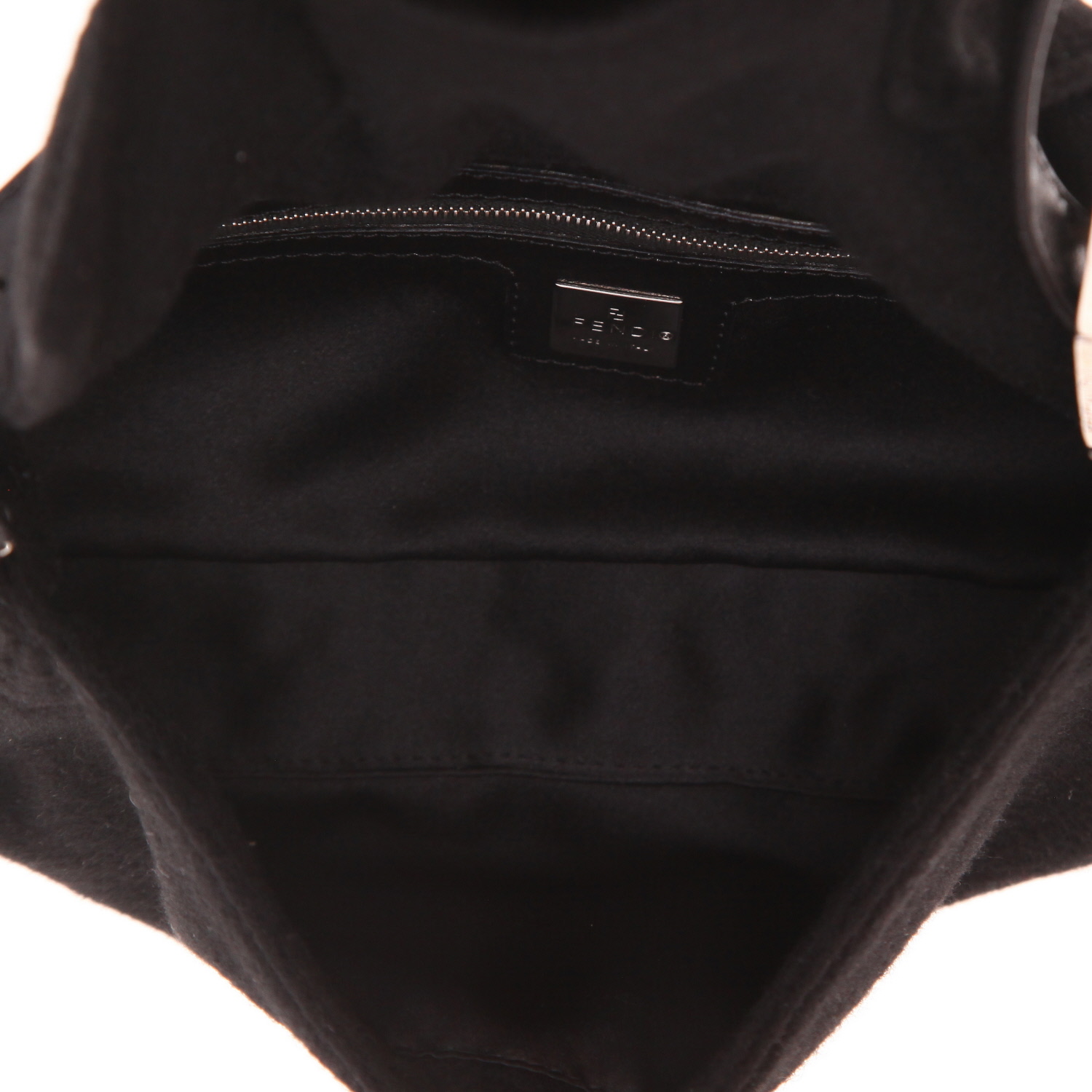 Fendi  Baguette handbag  in black whool  and black leather - Detail D3