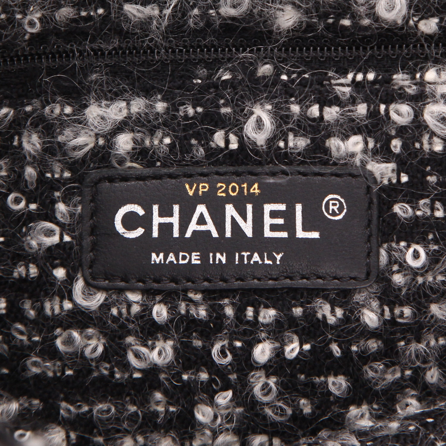 Bolso bandolera Chanel  Mademoiselle en cuero acolchado negro y jersey bicolor - Detail D2