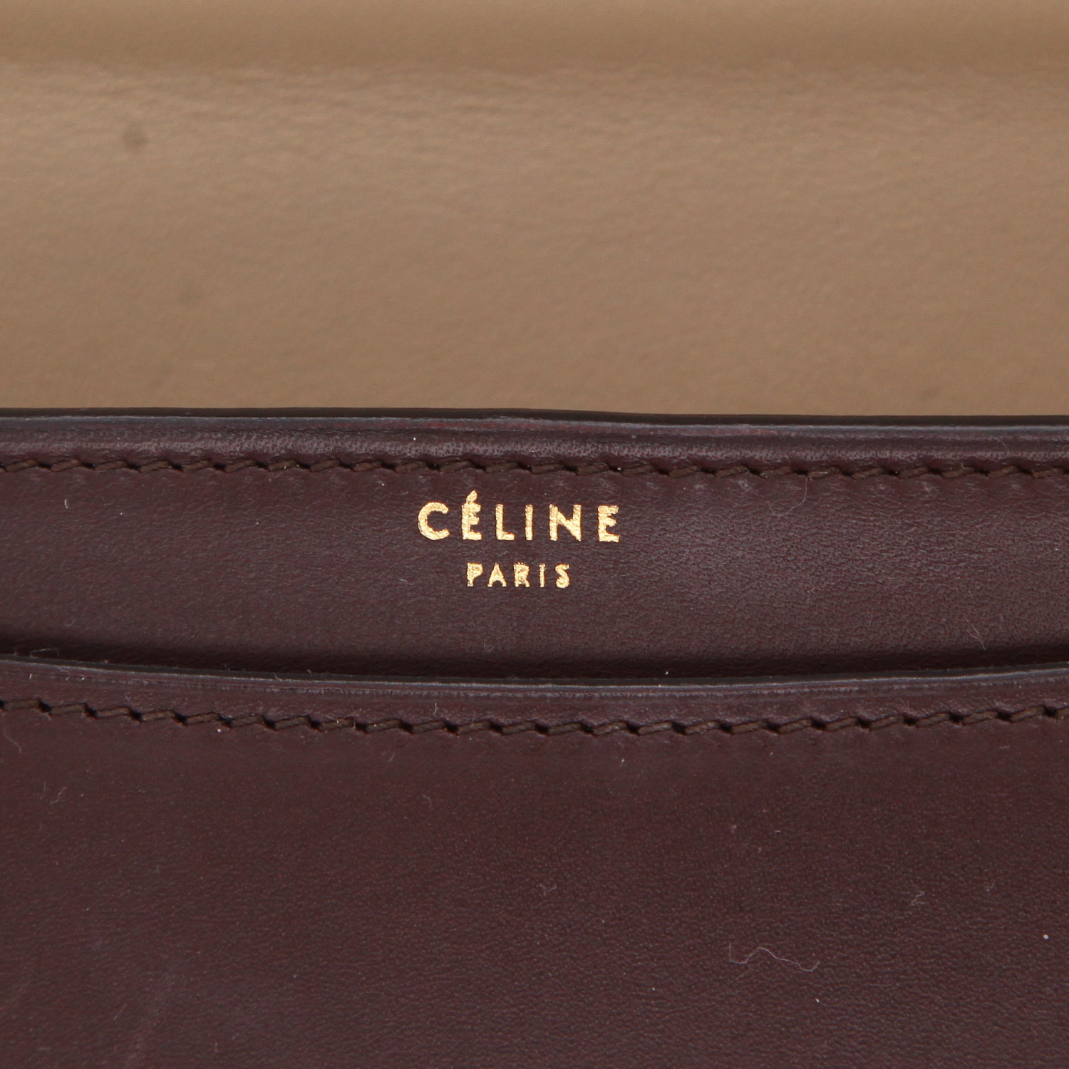 Bolso de mano Celine  Case Flap en cuero box color burdeos - Detail D2