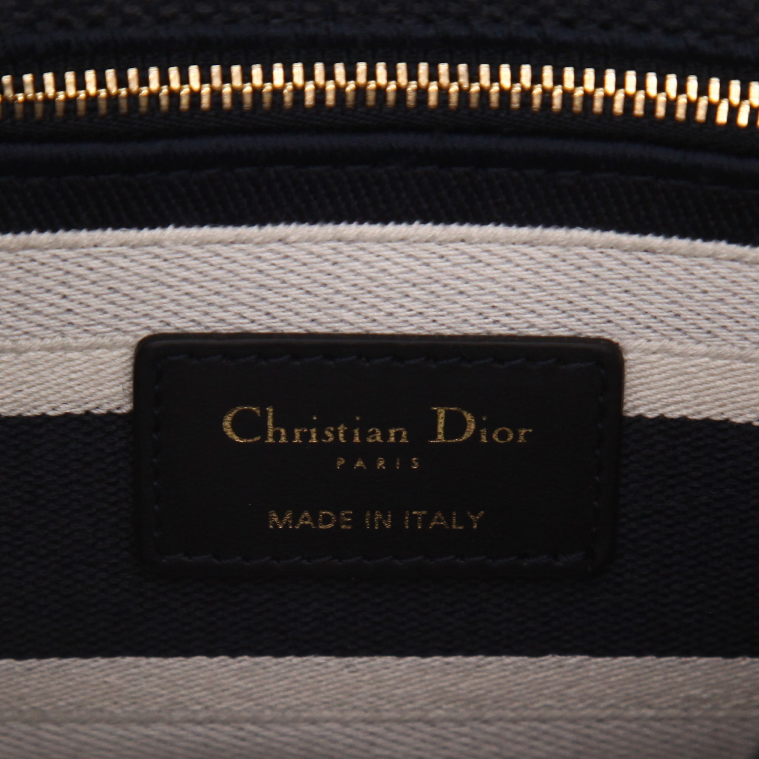 Bolso de mano Dior  Lady Dior en lona azul marino y blanca - Detail D2