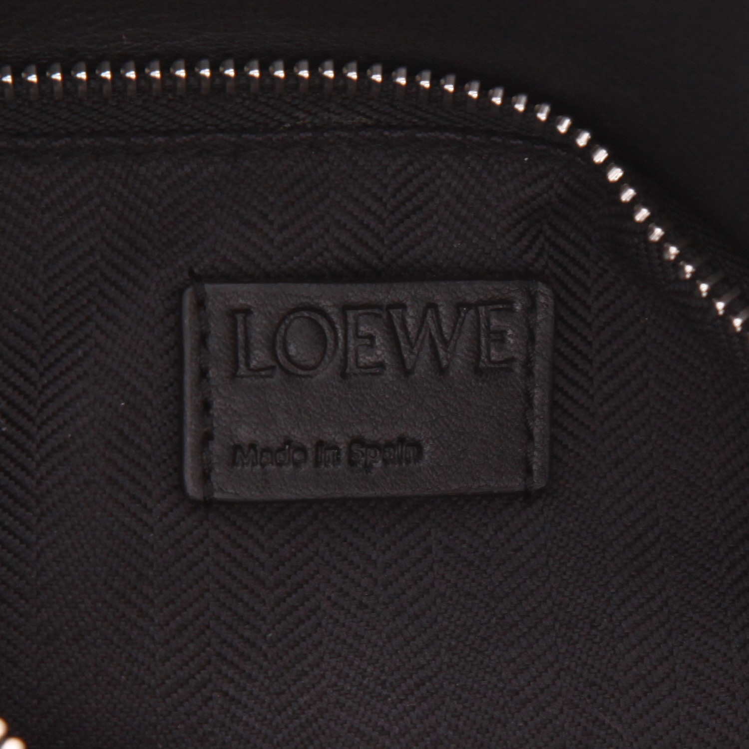 Loewe  Puzzle  handbag  in black, pink and fuchsia tricolor  leather - Detail D2