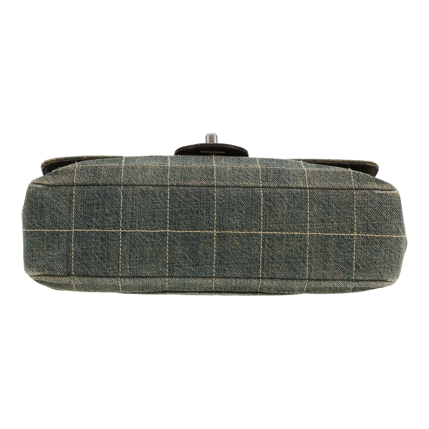 Bolso de mano Chanel  Timeless en lona denim azul - Detail D1