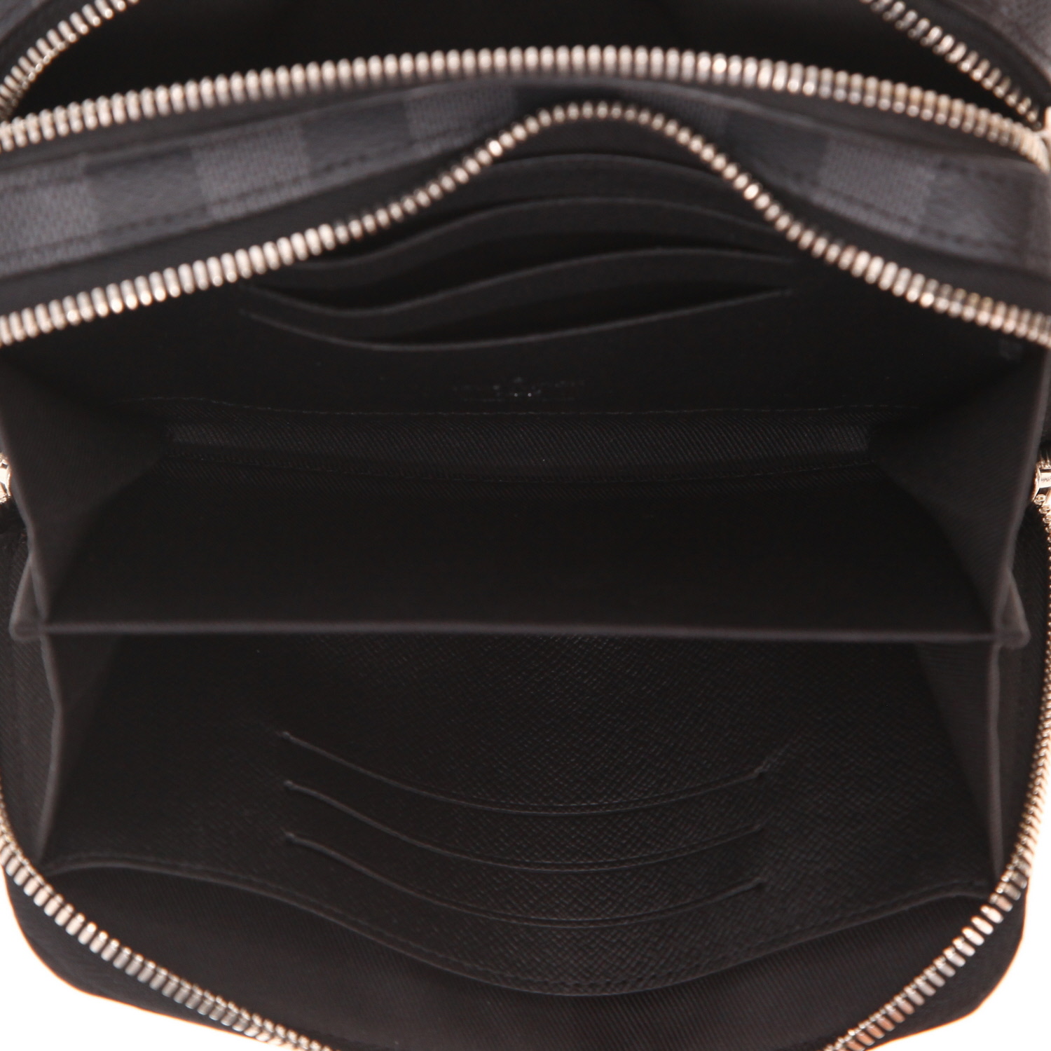 Sac bandoulière Louis Vuitton  Alpha Wearable en toile damier gris Graphite - Detail D3