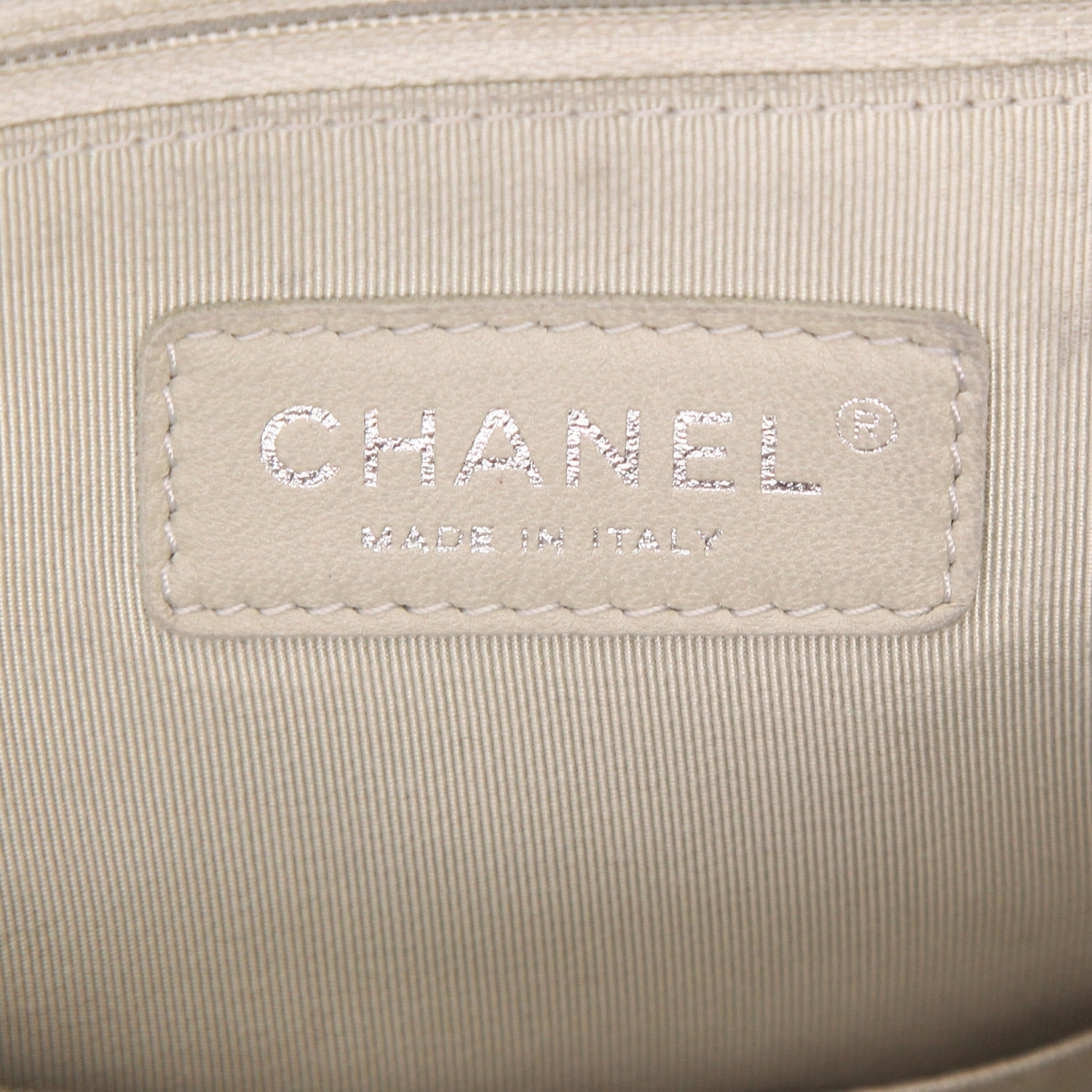 Chanel   handbag  in black quilted leather - Detail D2