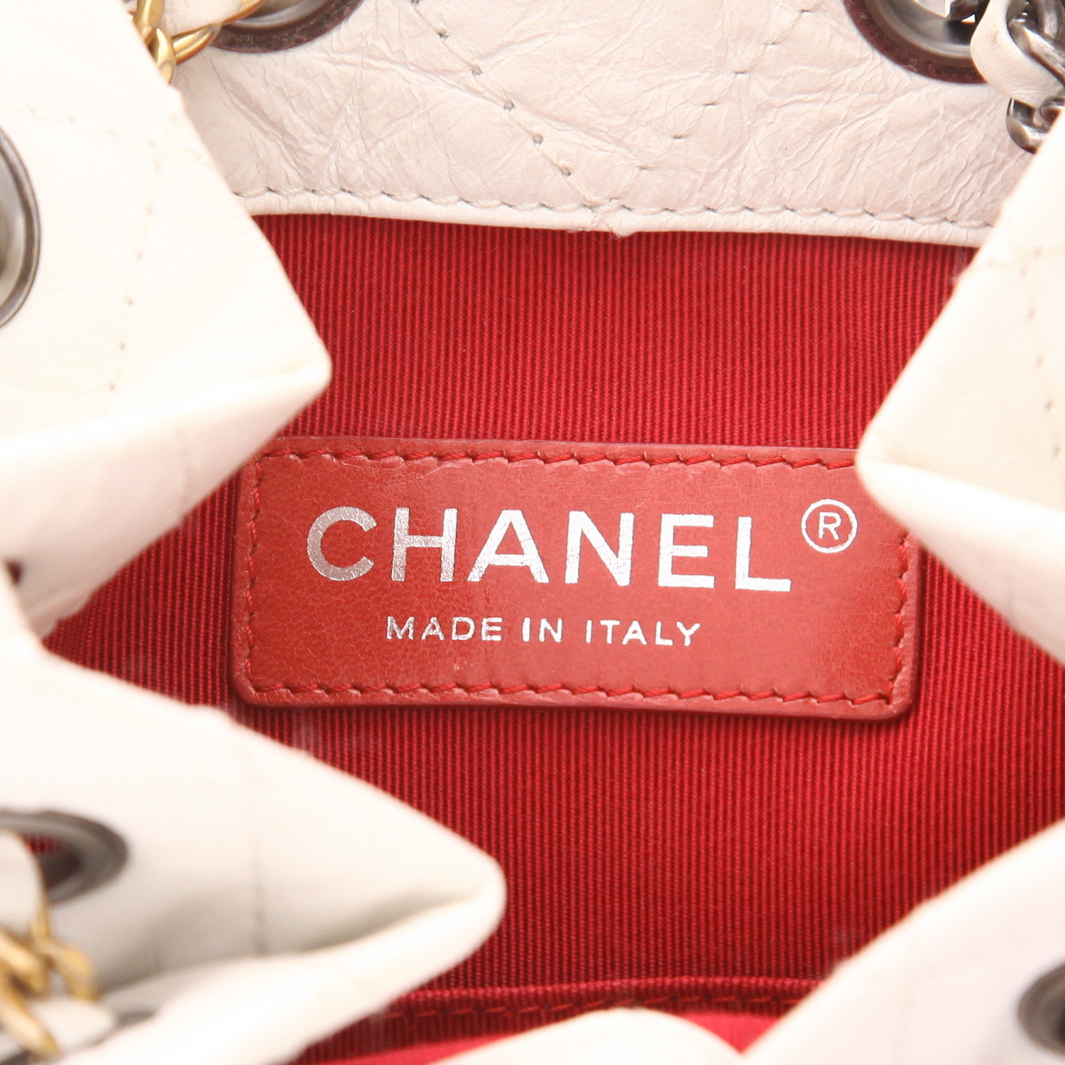 Zaino Chanel  Gabrielle  in pelle trapuntata bianca e pelle nera - Detail D2