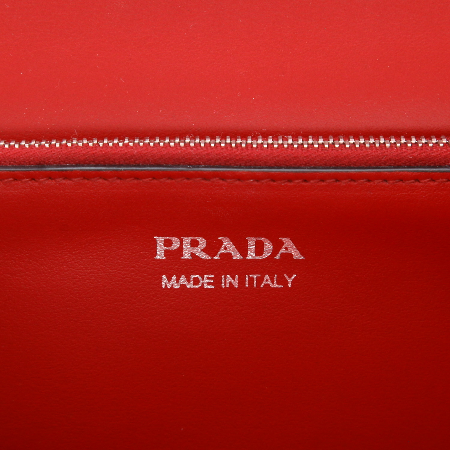 Sac bandoulière Prada  Elektra en cuir rouge - Detail D2