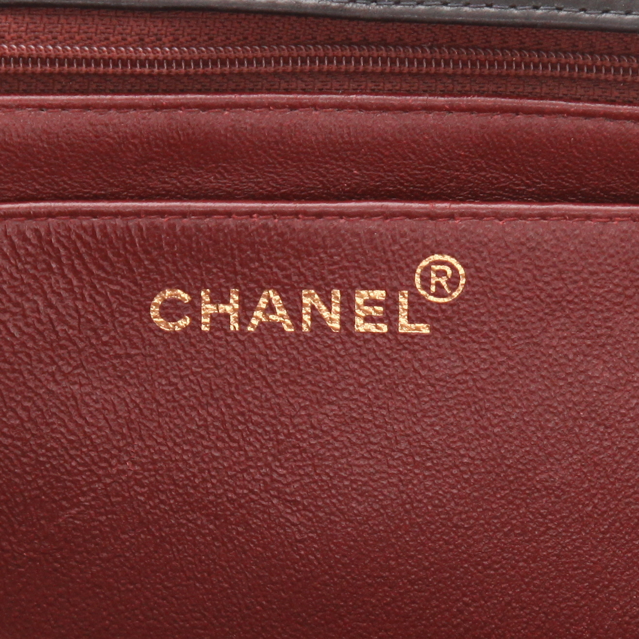 Sac à main Chanel  Timeless Jumbo en cuir matelassé noir - Detail D2