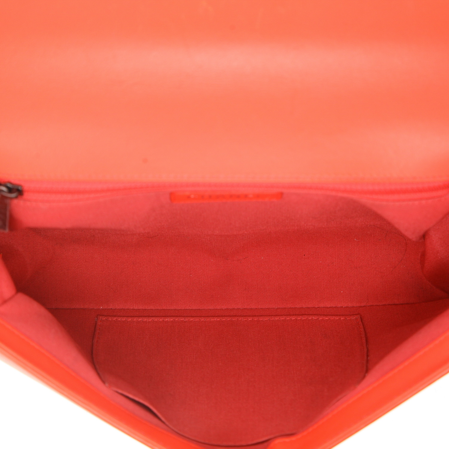 Borsa a tracolla Chanel  Boy in pelle trapuntata a zigzag rosso-arancione - Detail D3