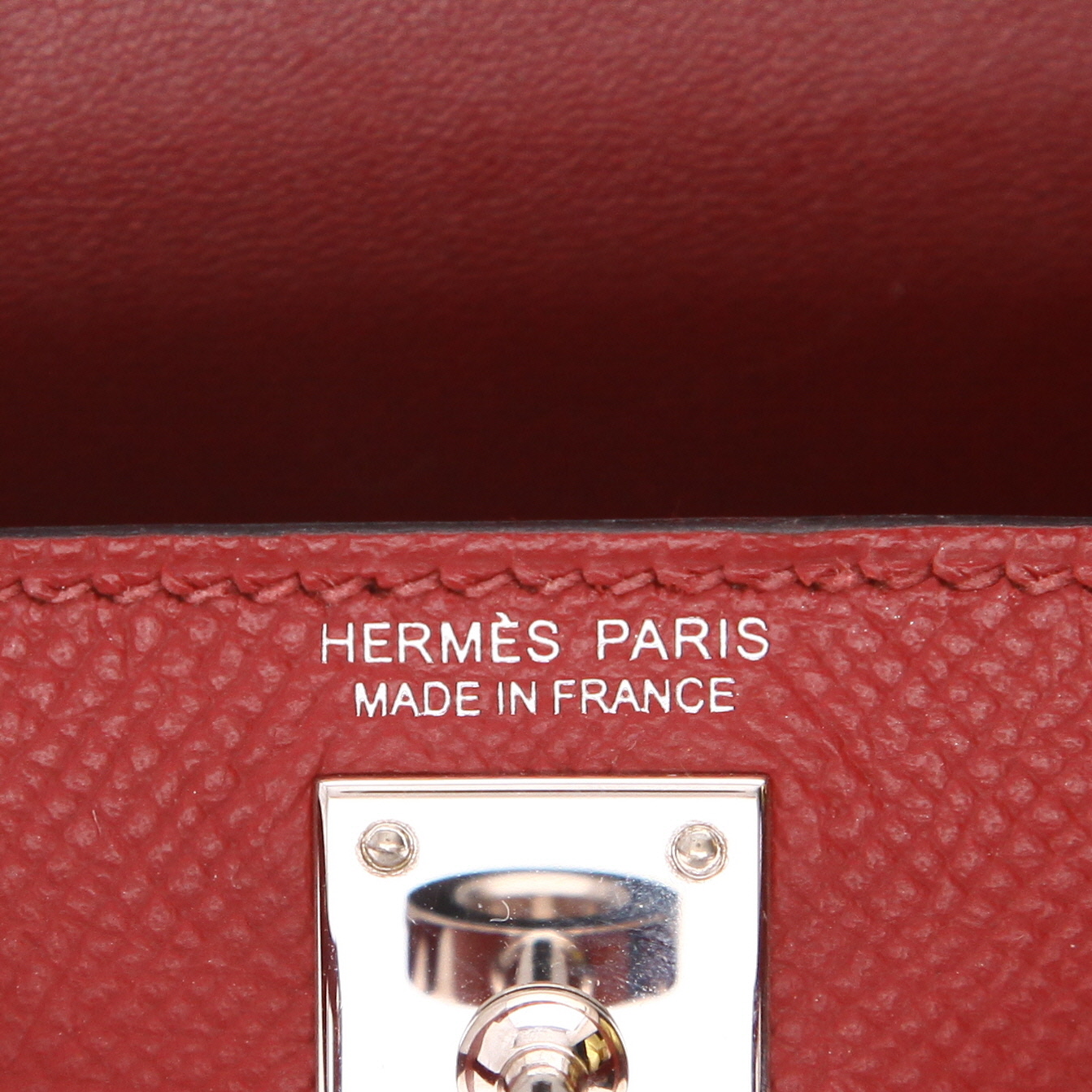 Hermès  Kelly 20 cm handbag  in pomegranate red epsom leather - Detail D2