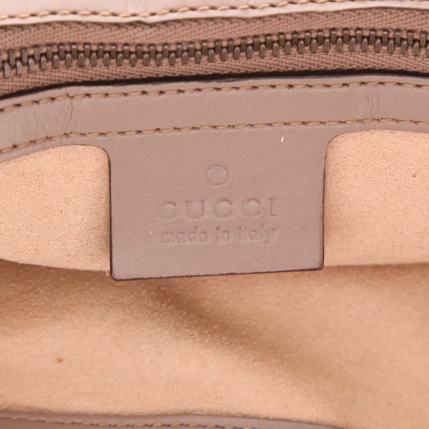 Gucci  GG Marmont handbag  in beige quilted leather - Detail D2