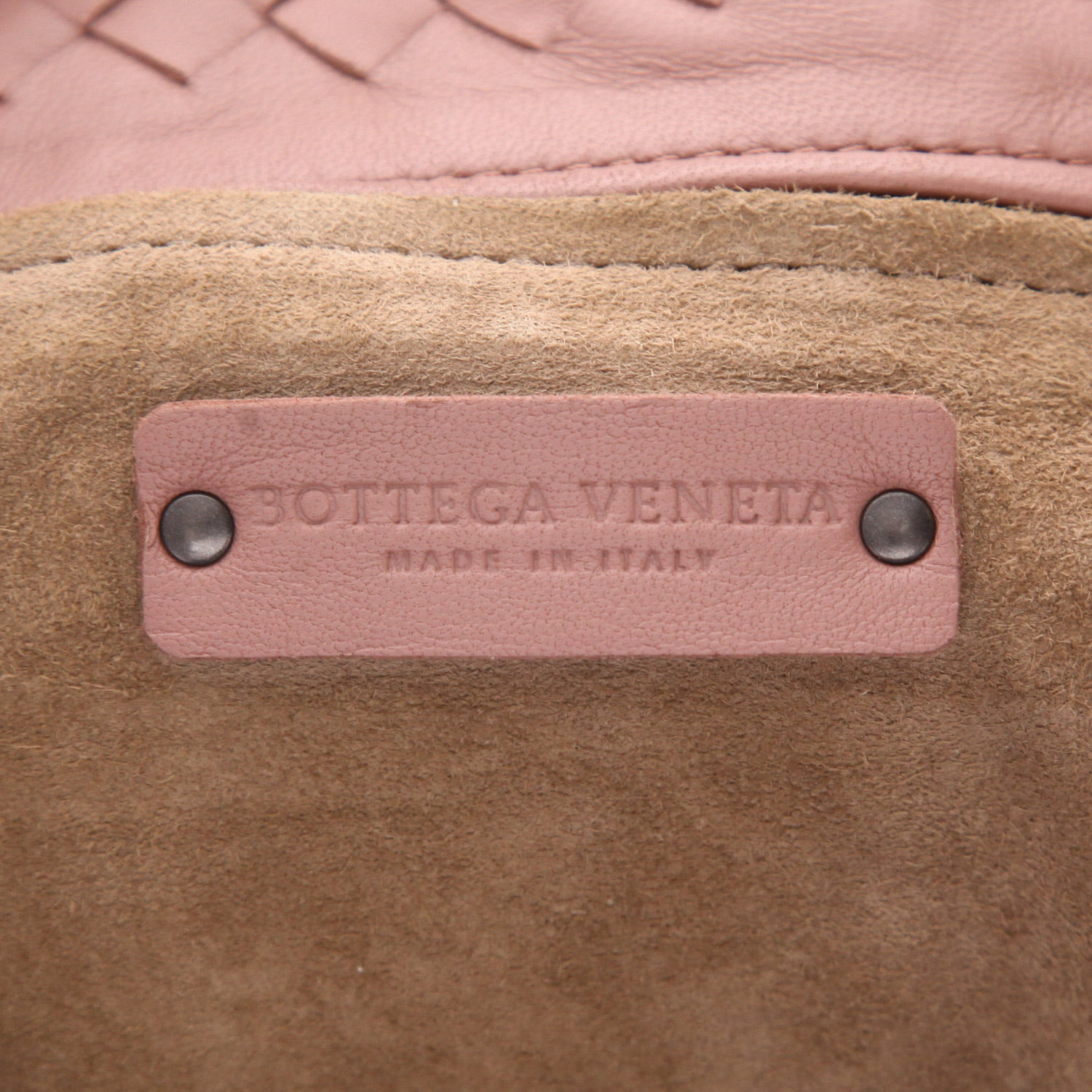 Bolso de mano Bottega Veneta   en cuero intrecciato rosa - Detail D2