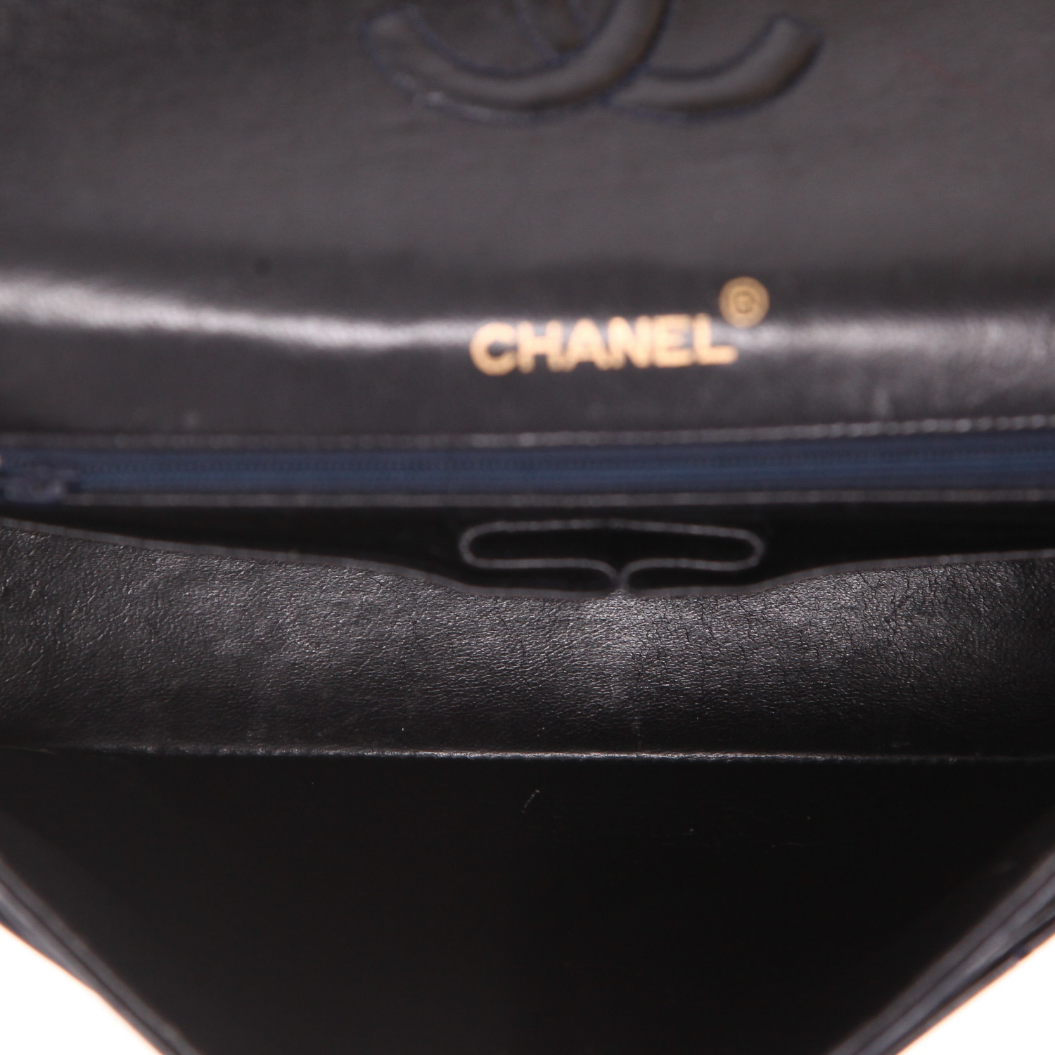 Bolso de mano Chanel  Timeless Vintage en cuero acolchado azul marino - Detail D3