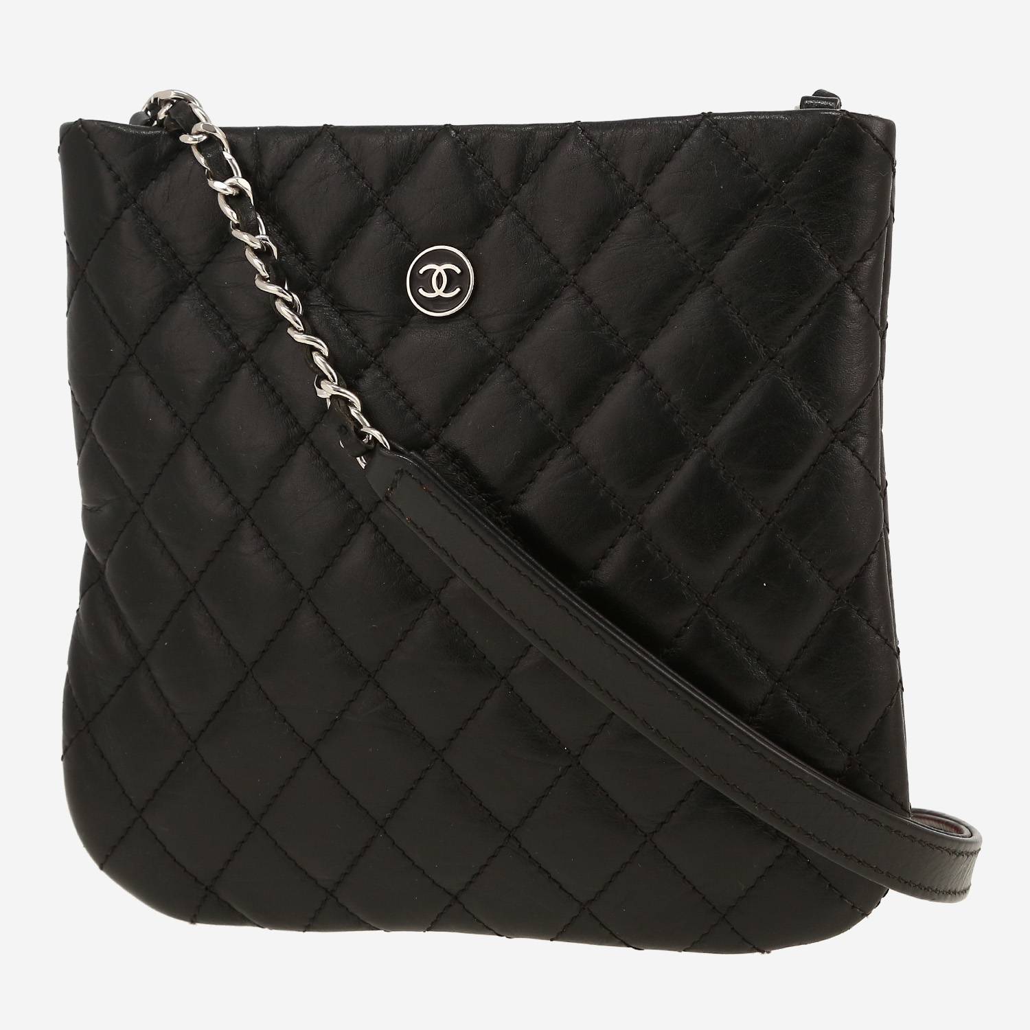 Chanel   pouch  in black quilted leather
