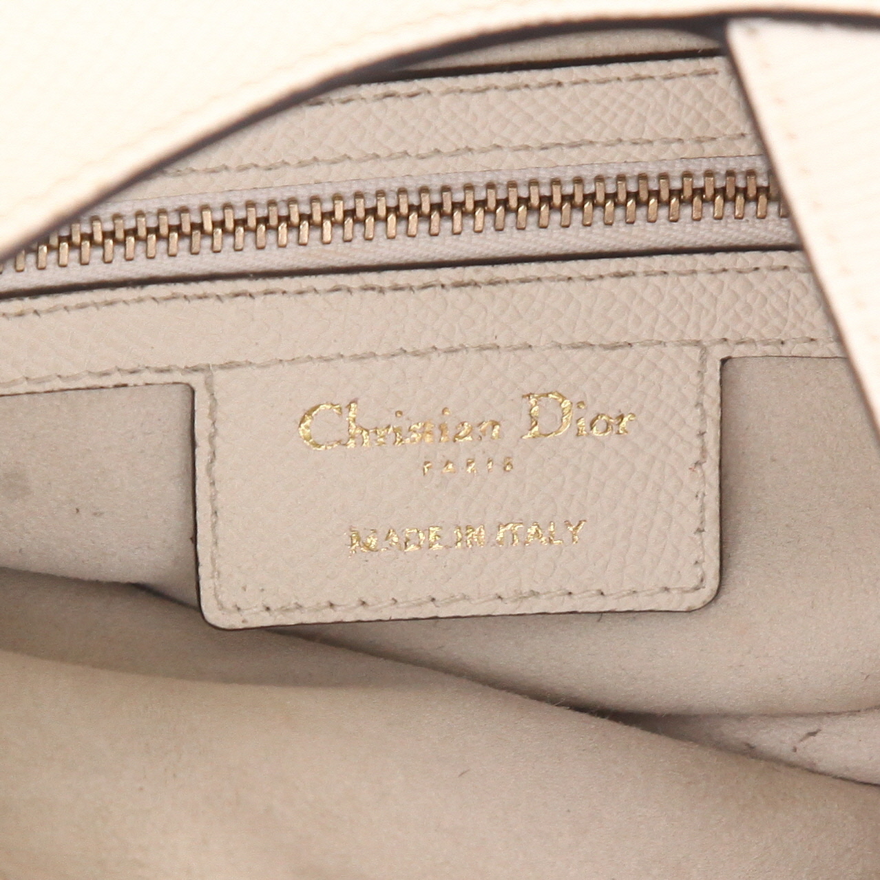 Dior  Saddle handbag  in white grained leather - Detail D2