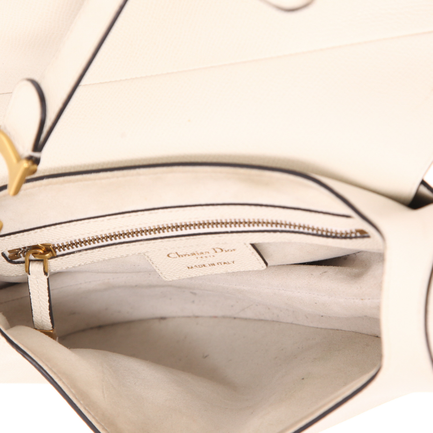 Dior  Saddle handbag  in white grained leather - Detail D3