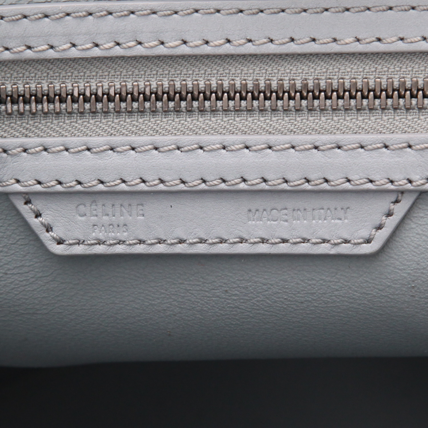 Bolso de mano Celine  Luggage en cuero azul claro - Detail D2