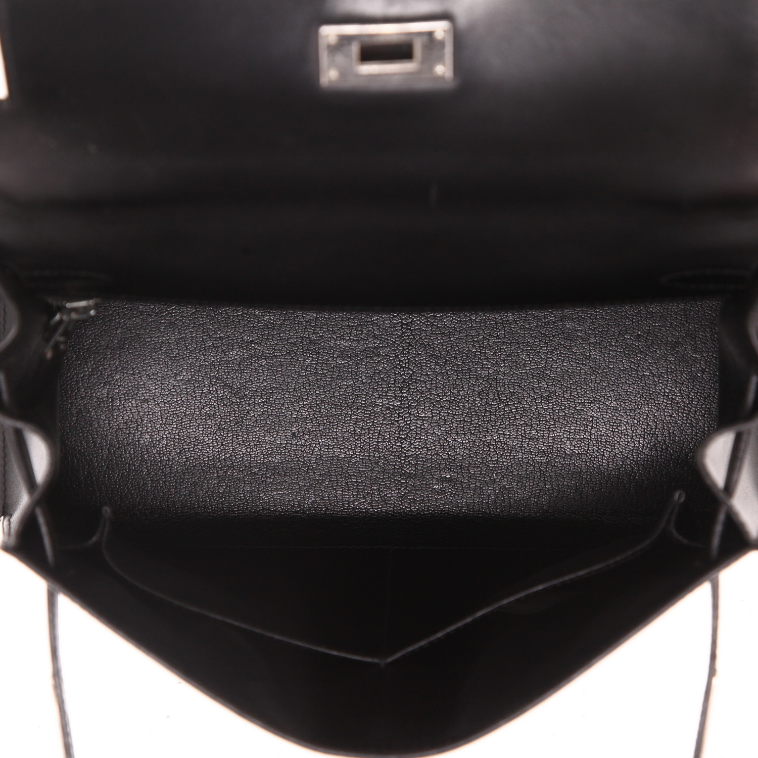 Bolso de mano Hermès  Kelly 28 cm en cuero box negro - Detail D3