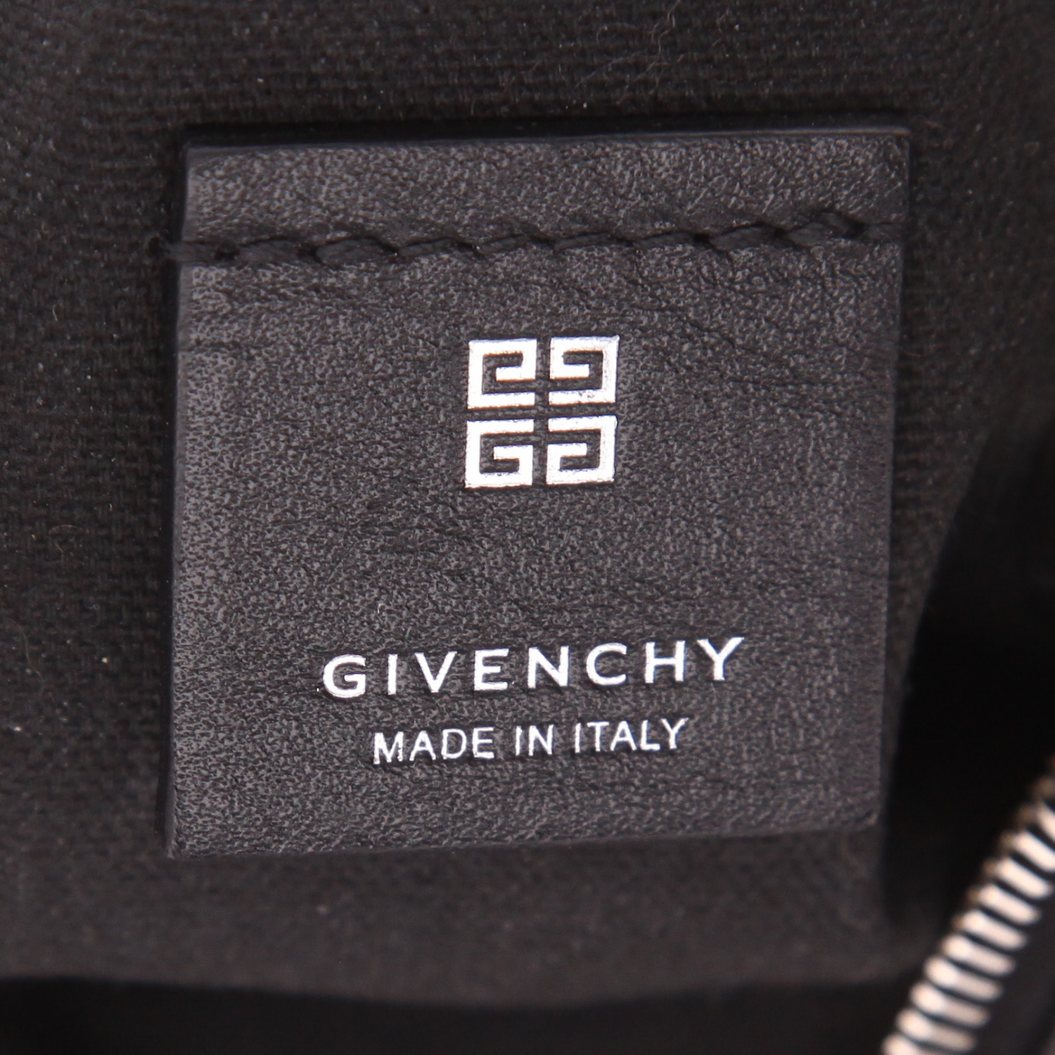 Borsa a tracolla Givenchy  Voyou in pelle invecchiata nera - Detail D2