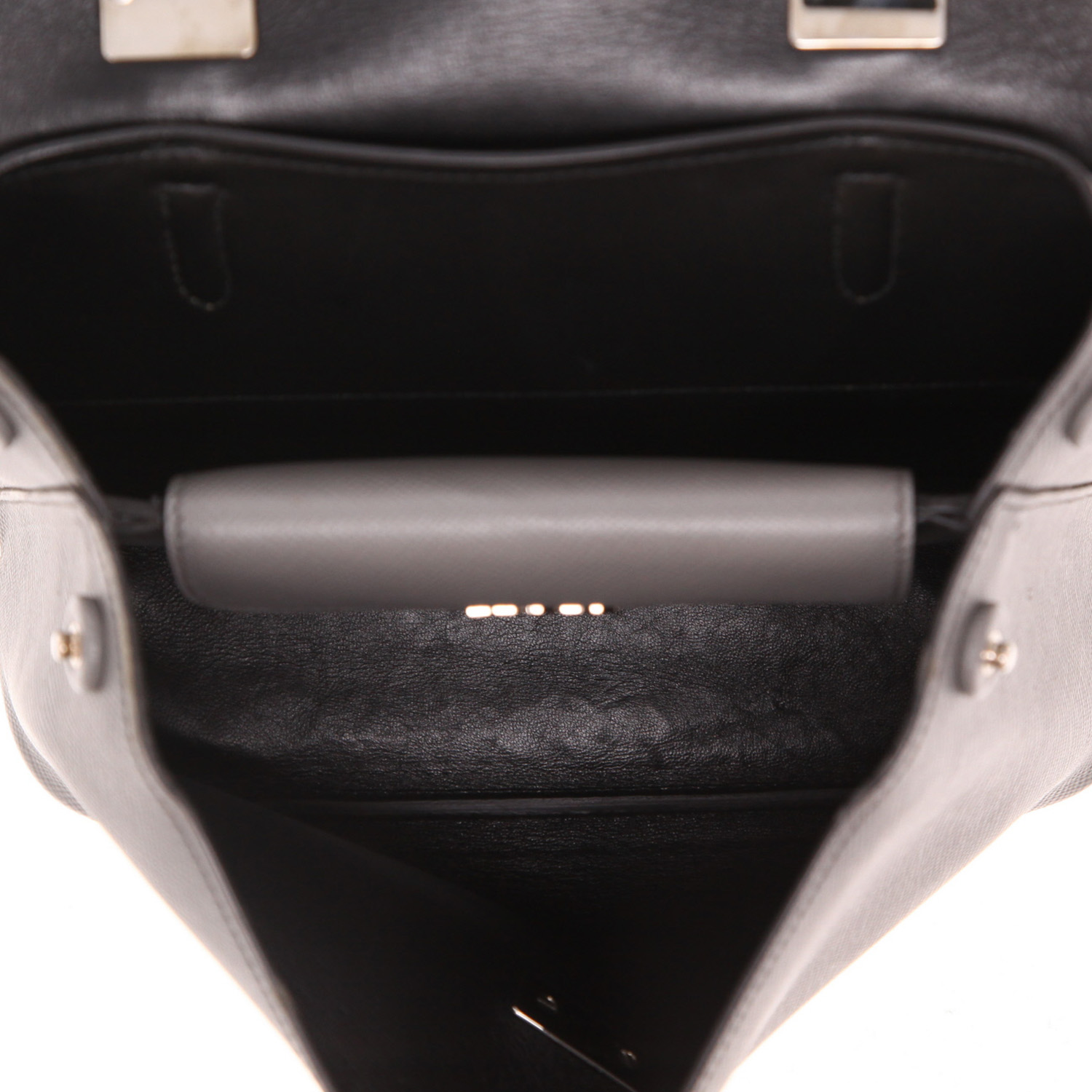 Bolso bandolera Prada   en cuero saffiano gris - Detail D3