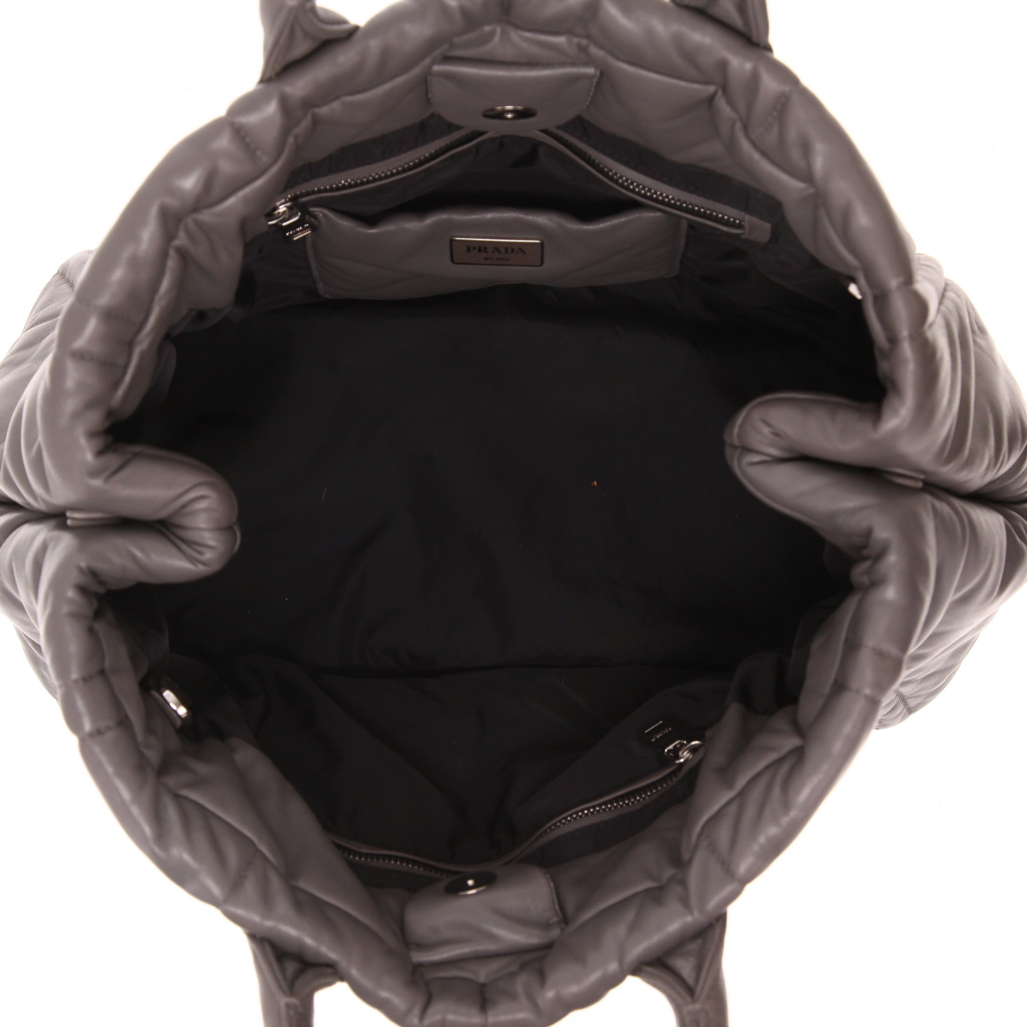 Prada   handbag  in grey quilted leather - Detail D3