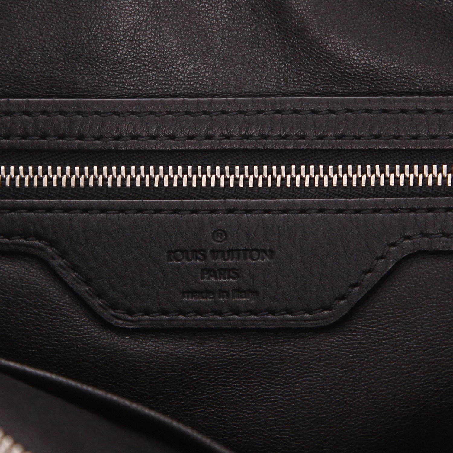 Bolso de mano Louis Vuitton   en terciopelo gris y cuero negro - Detail D2