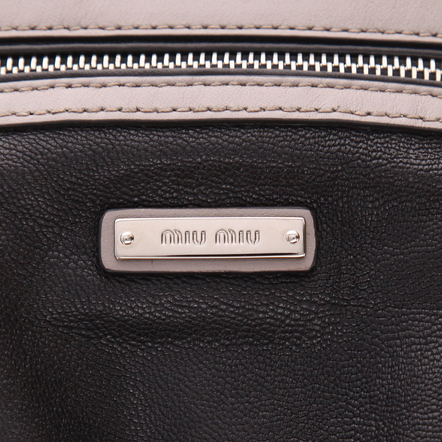 Miu Miu   handbag  in grey, black and green leather - Detail D2