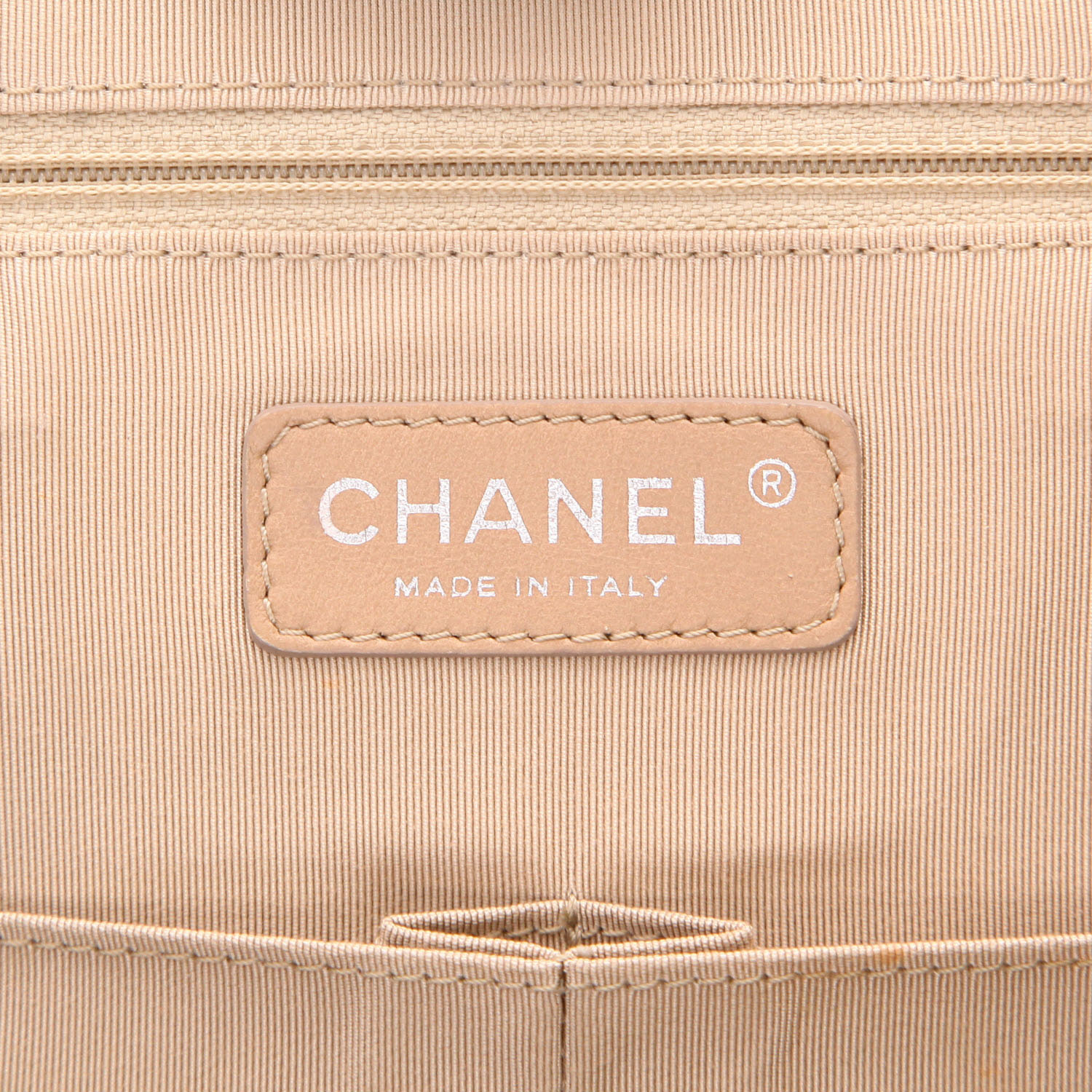 Chanel  Grand Shopping shopping bag  in black quilted grained leather - Detail D2