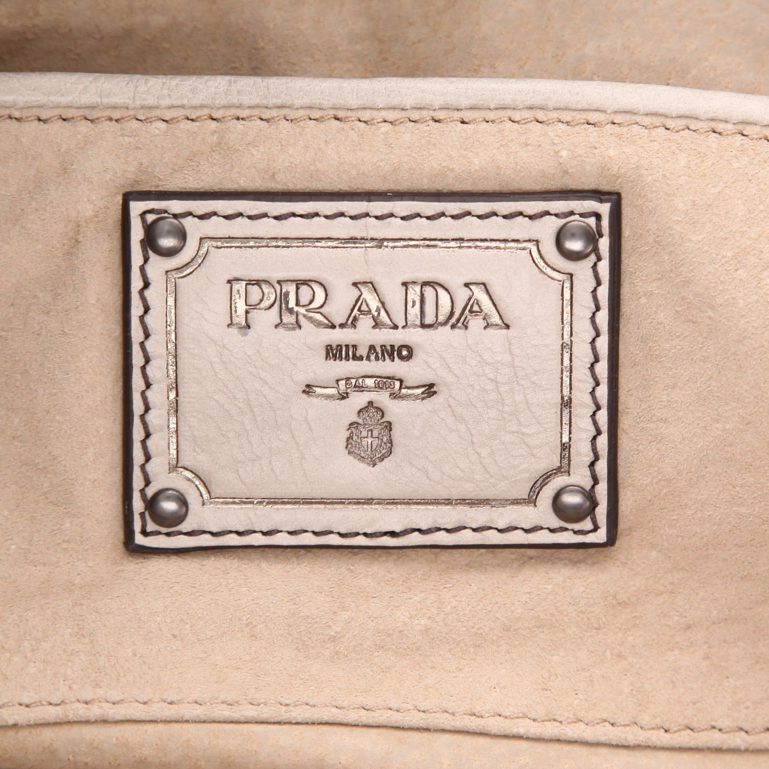 Sac à main Prada   en cuir marron et écru - Detail D2
