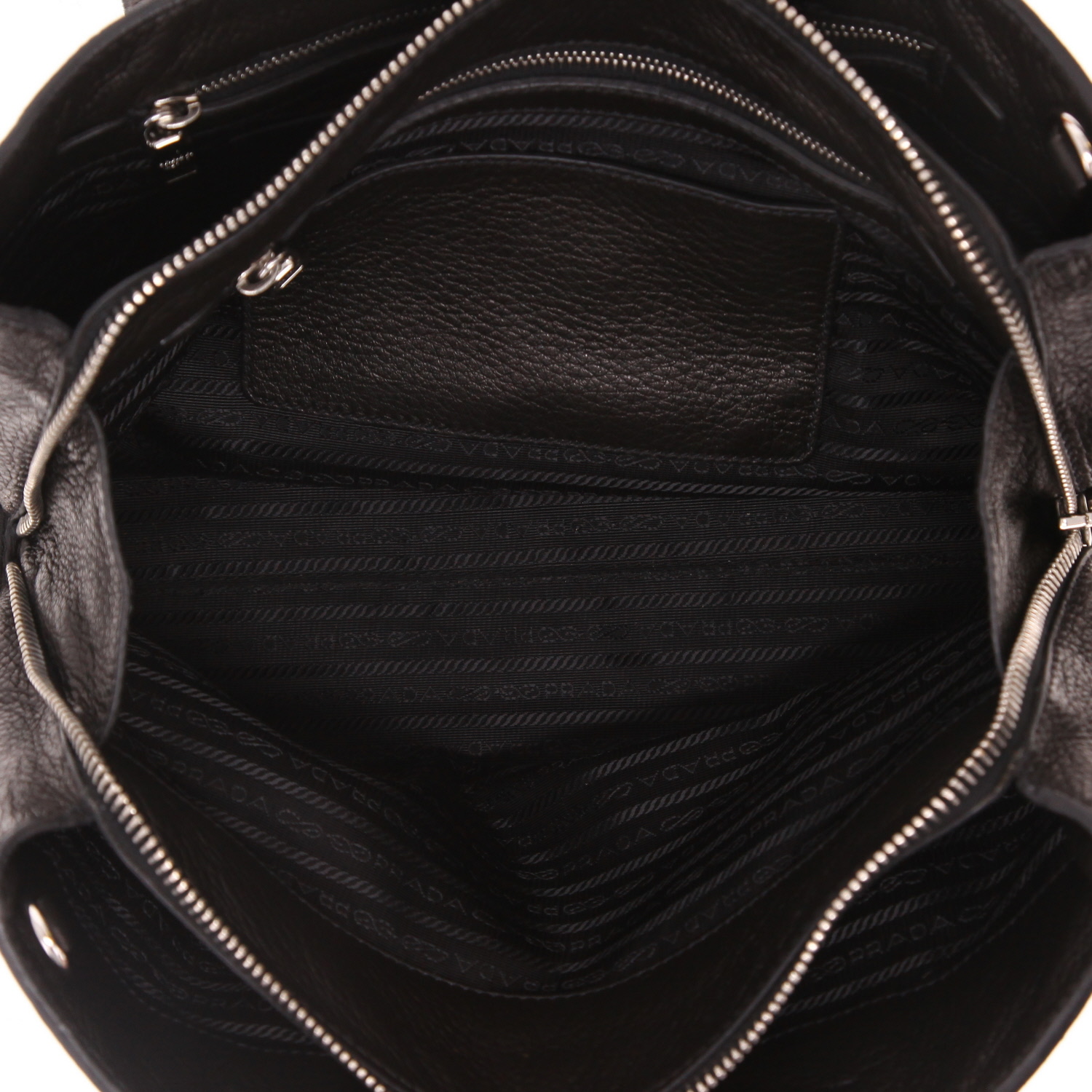 Sac à main Prada  Vitello en cuir grainé noir - Detail D3