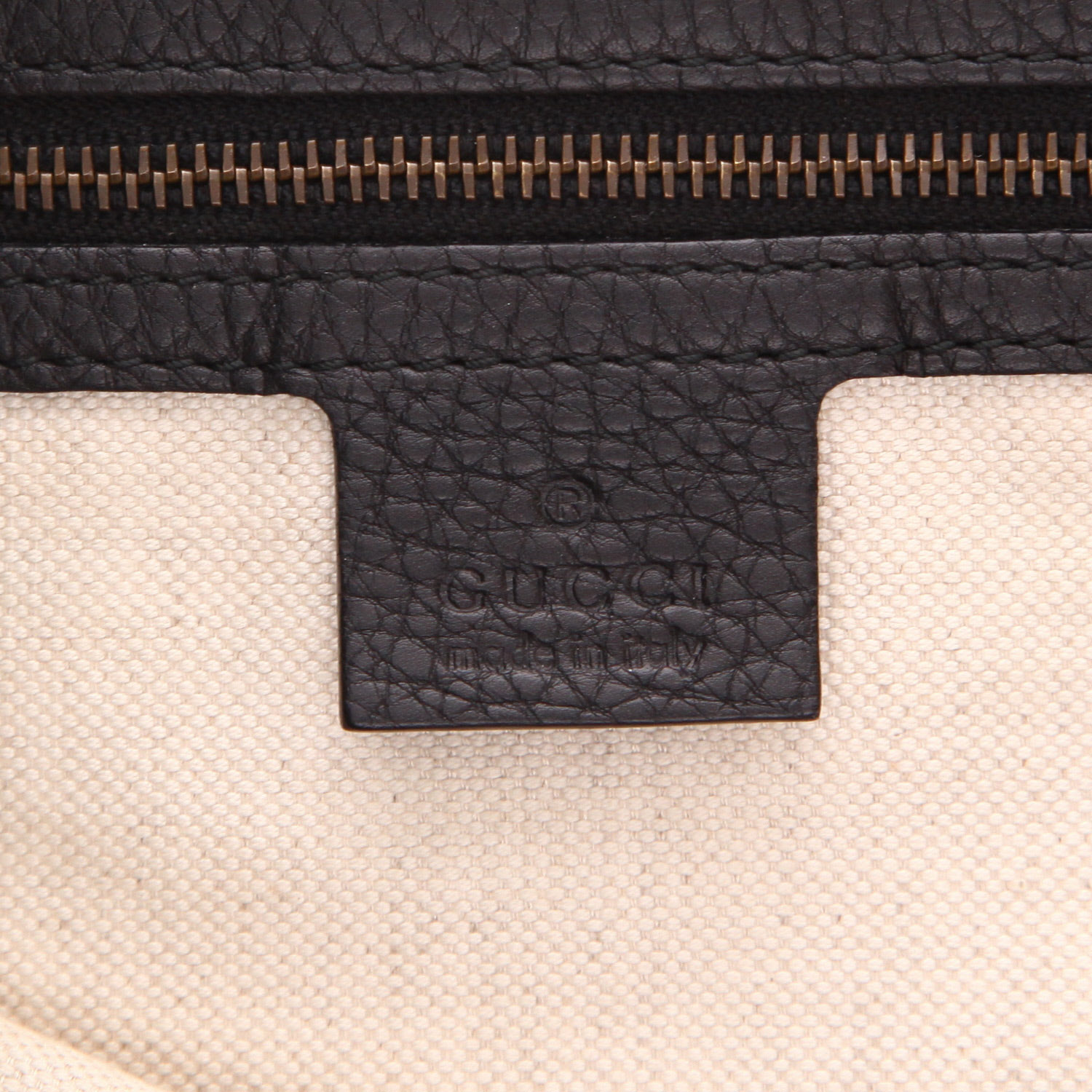 Gucci   handbag  in black grained leather - Detail D2