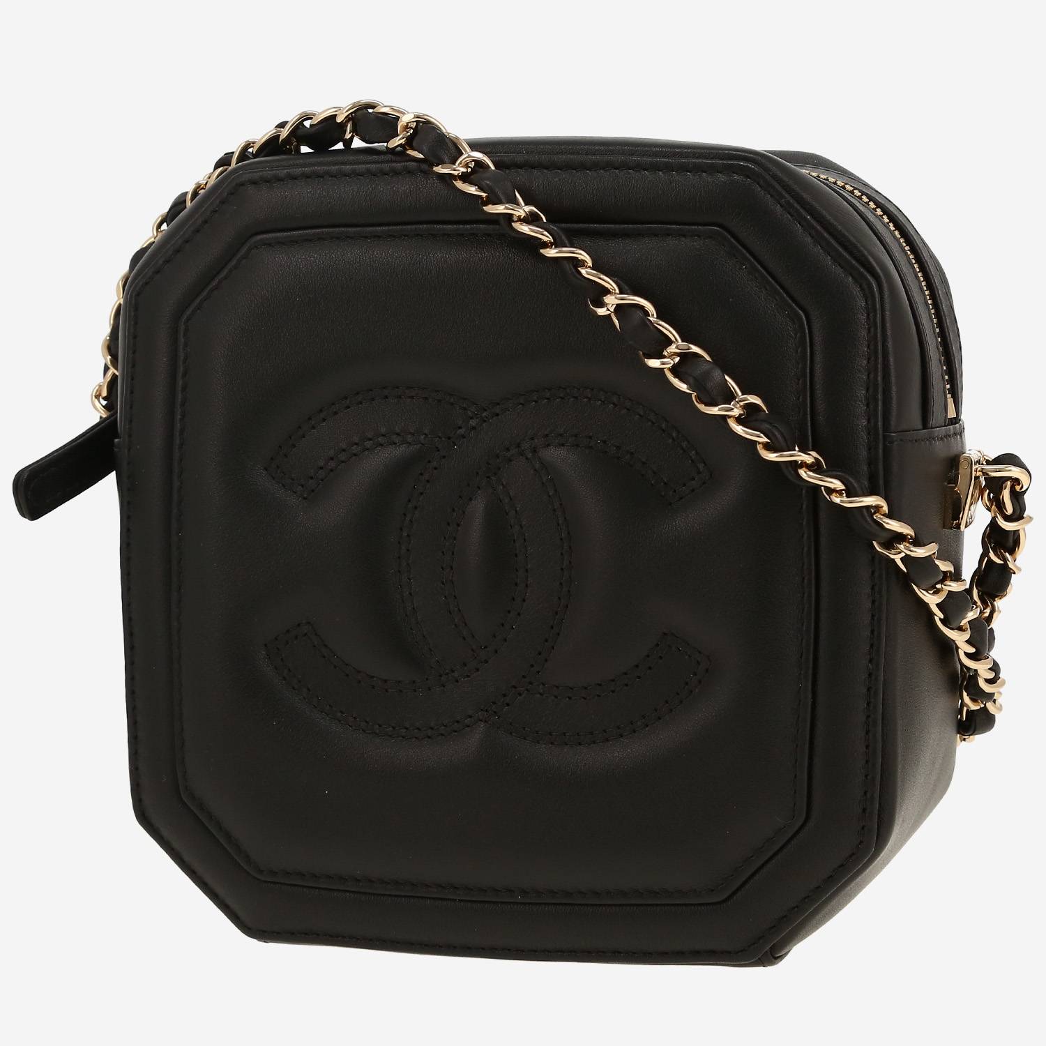 Chanel   shoulder bag  in black quilted leather