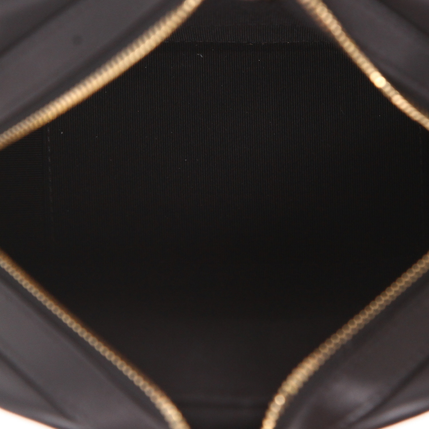 Chanel   shoulder bag  in black quilted leather - Detail D3