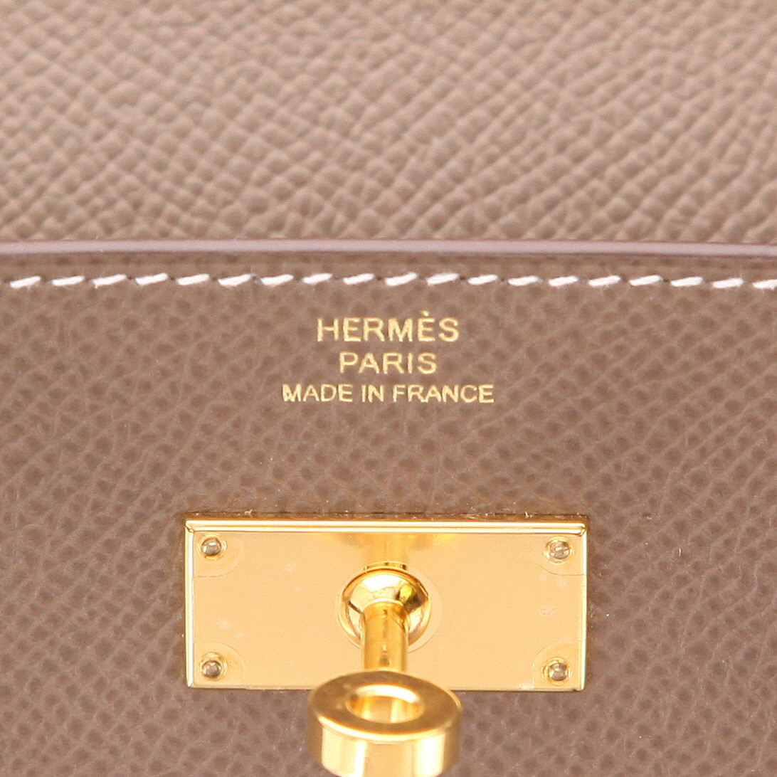 Sac bandoulière Hermès  Kelly To Go en cuir epsom étoupe - Detail D2
