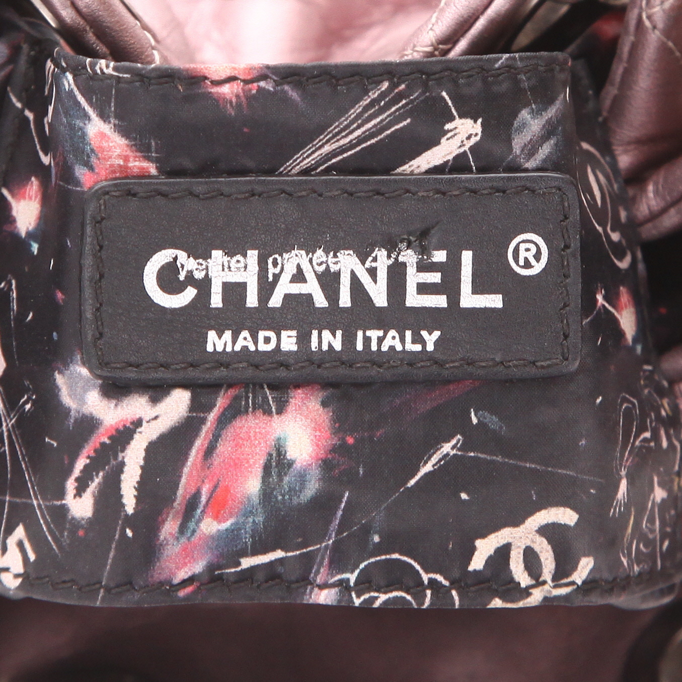 Bolso bandolera Chanel  Sac Seau en cuero irisado acolchado  rosa - Detail D2