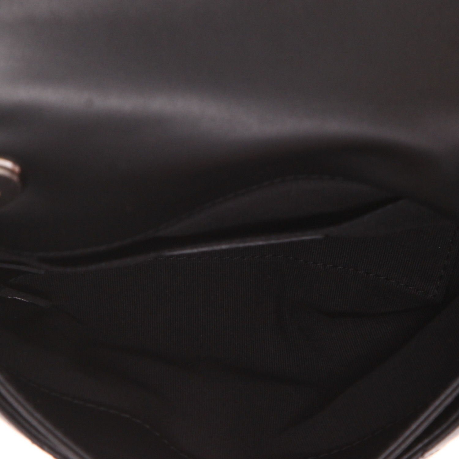 Bolsito-cinturón Chanel  Pochette ceinture en cuero acolchado negro - Detail D3