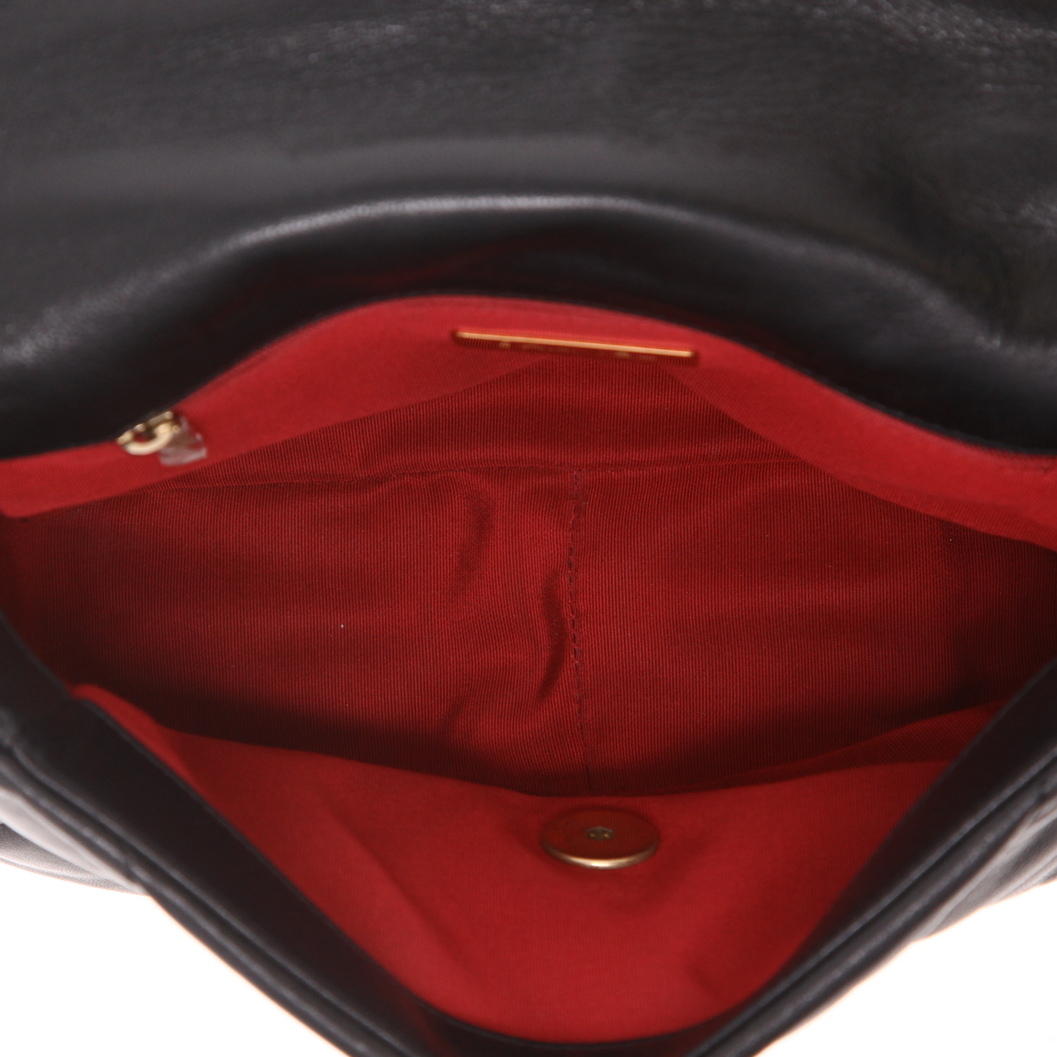 Bolso bandolera Chanel 19, modelo mediano, de piel acolchada negra - Detail D3