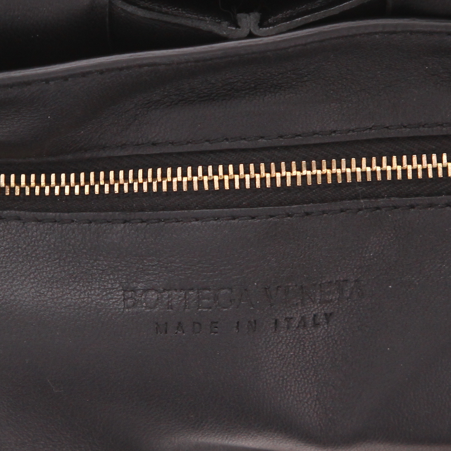 Bolso bandolera Bottega Veneta  Padded Cassette en cuero intrecciato negro - Detail D2