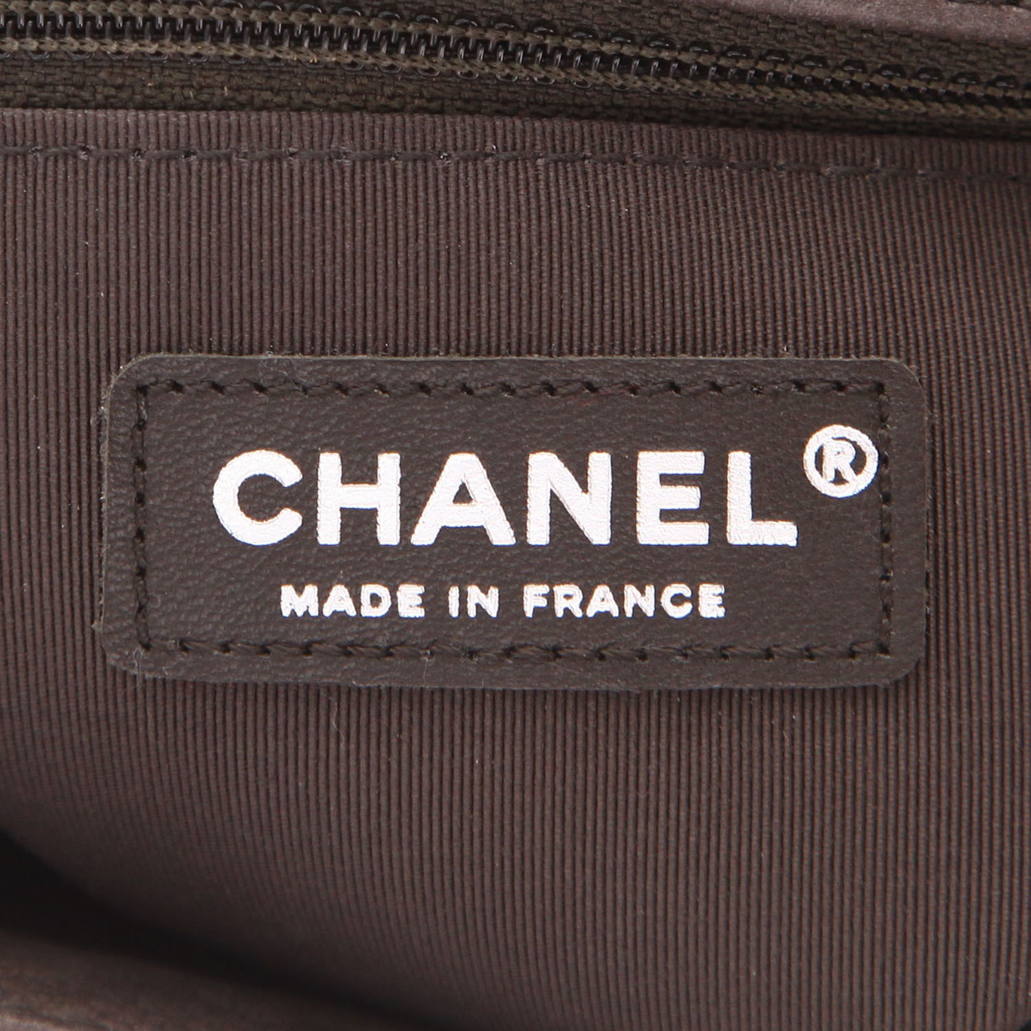 Sac bandoulière Chanel  Boy en nubuck grainé marron - Detail D2