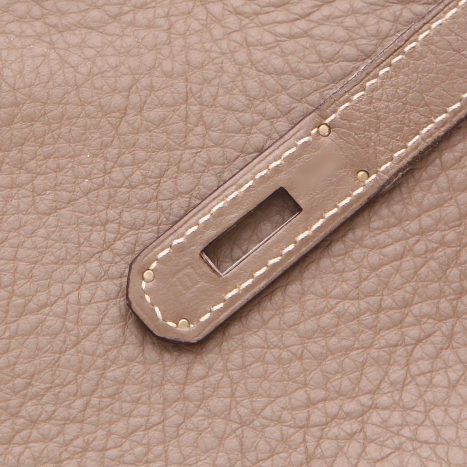 Bolso de mano Hermès  Birkin 35 cm en cuero togo marrón etoupe - Detail D4