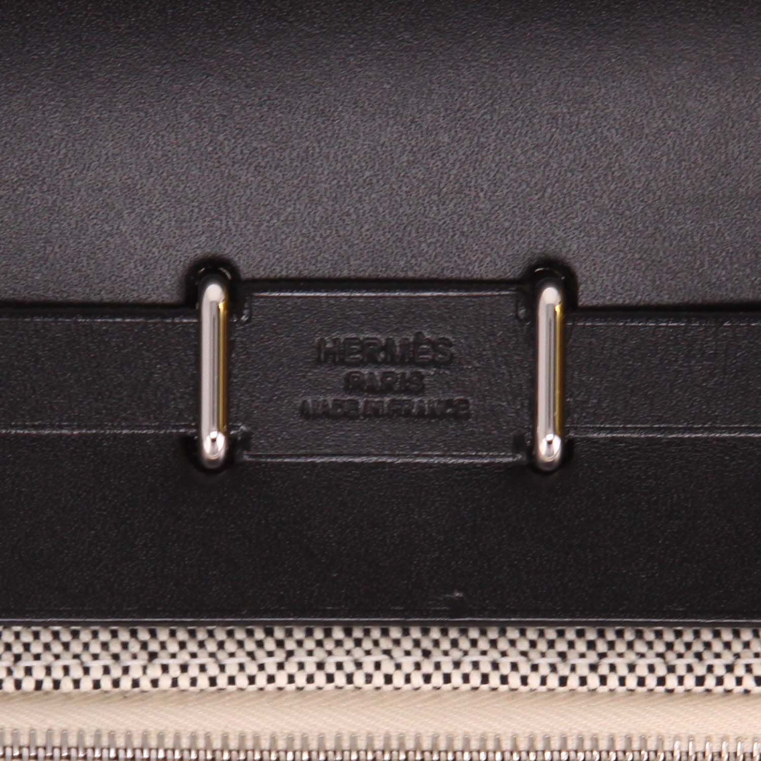 Sac bandoulière Hermès  Herbag mini  en toile beige et noire et cuir noir - Detail D2