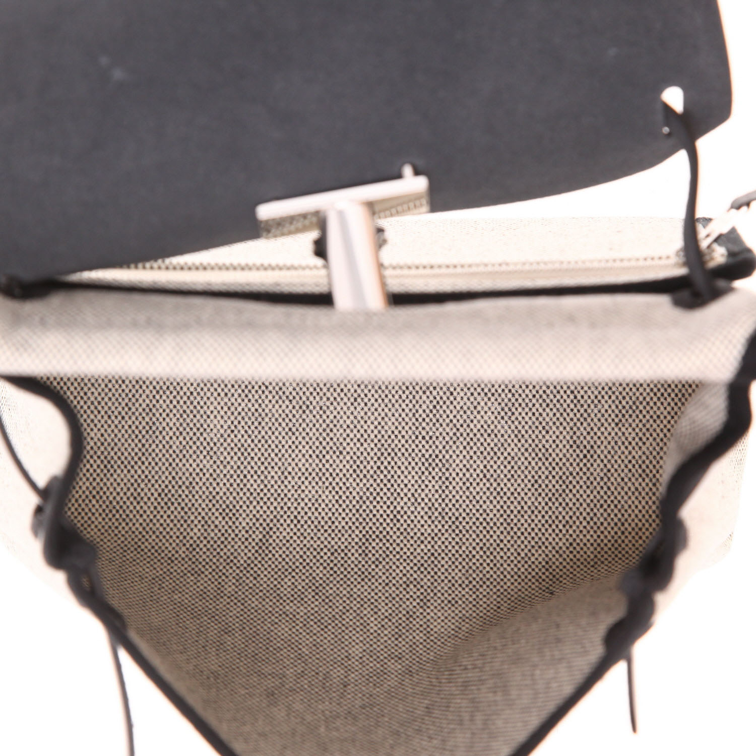 Sac bandoulière Hermès  Herbag mini  en toile beige et noire et cuir noir - Detail D3