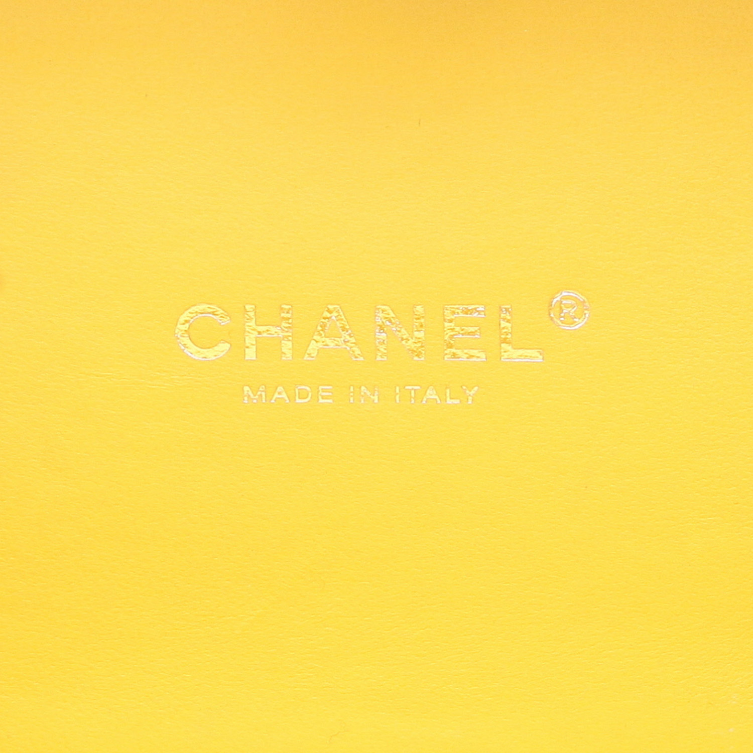 Chanel  Editions Limitées clutch  in navy blue and yellow plexiglas - Detail D2